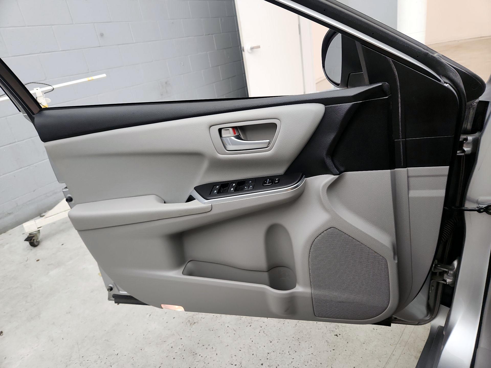 Thumbnail: 2016 Toyota Camry - 12