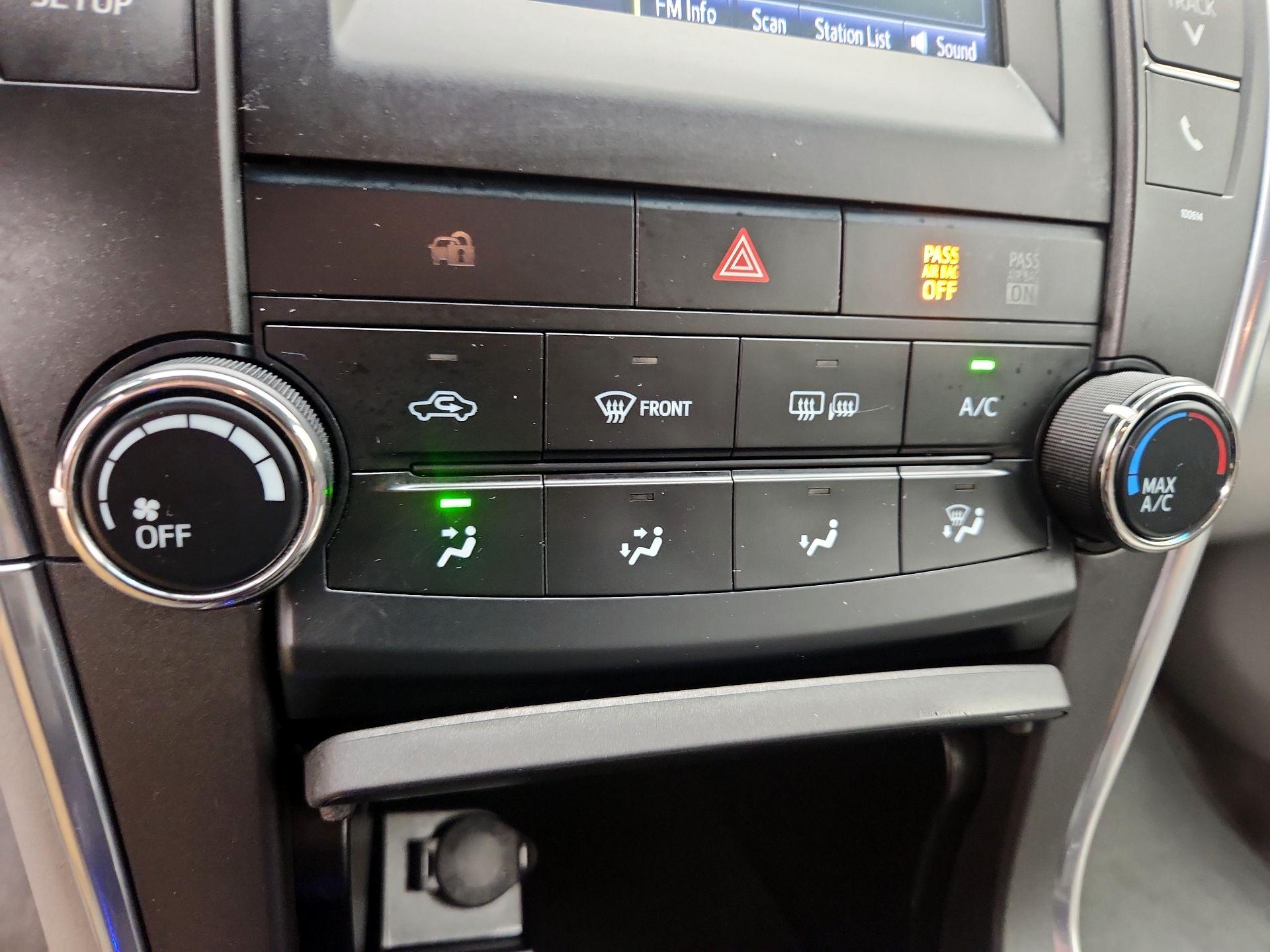 Thumbnail: 2016 Toyota Camry - 16