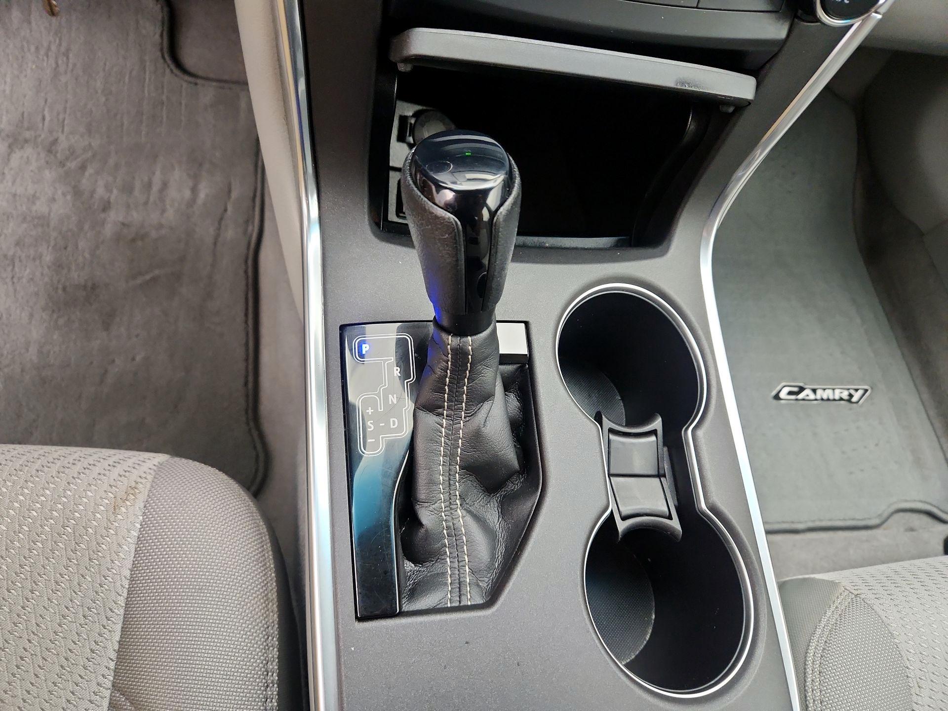 Thumbnail: 2016 Toyota Camry - 17