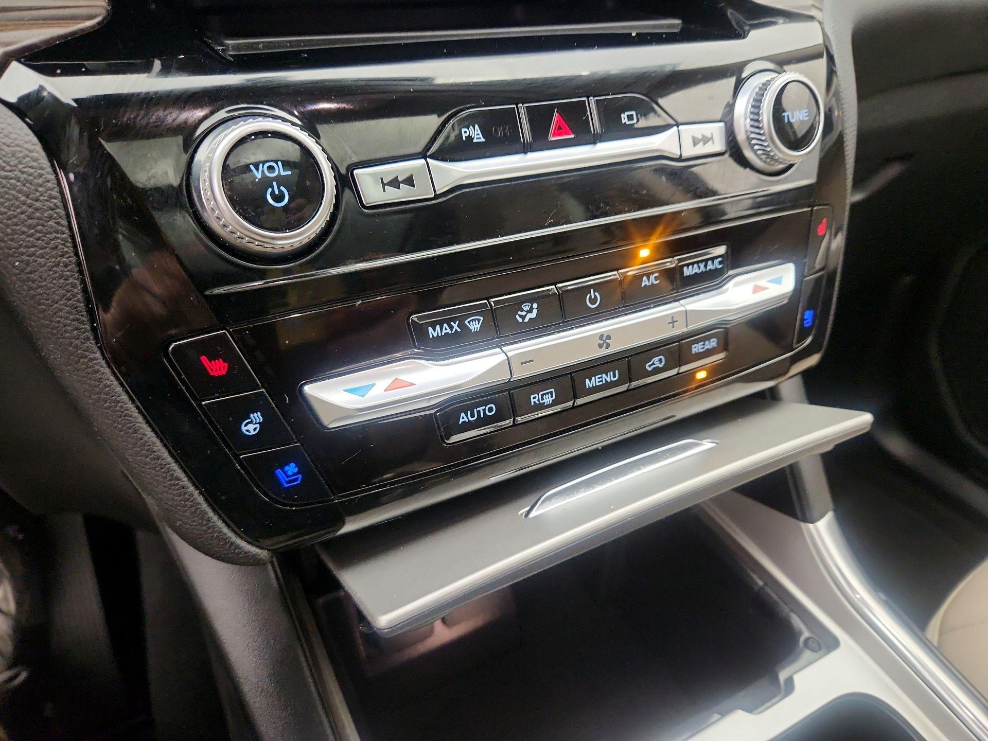 Thumbnail: 2022 Ford Explorer - 17