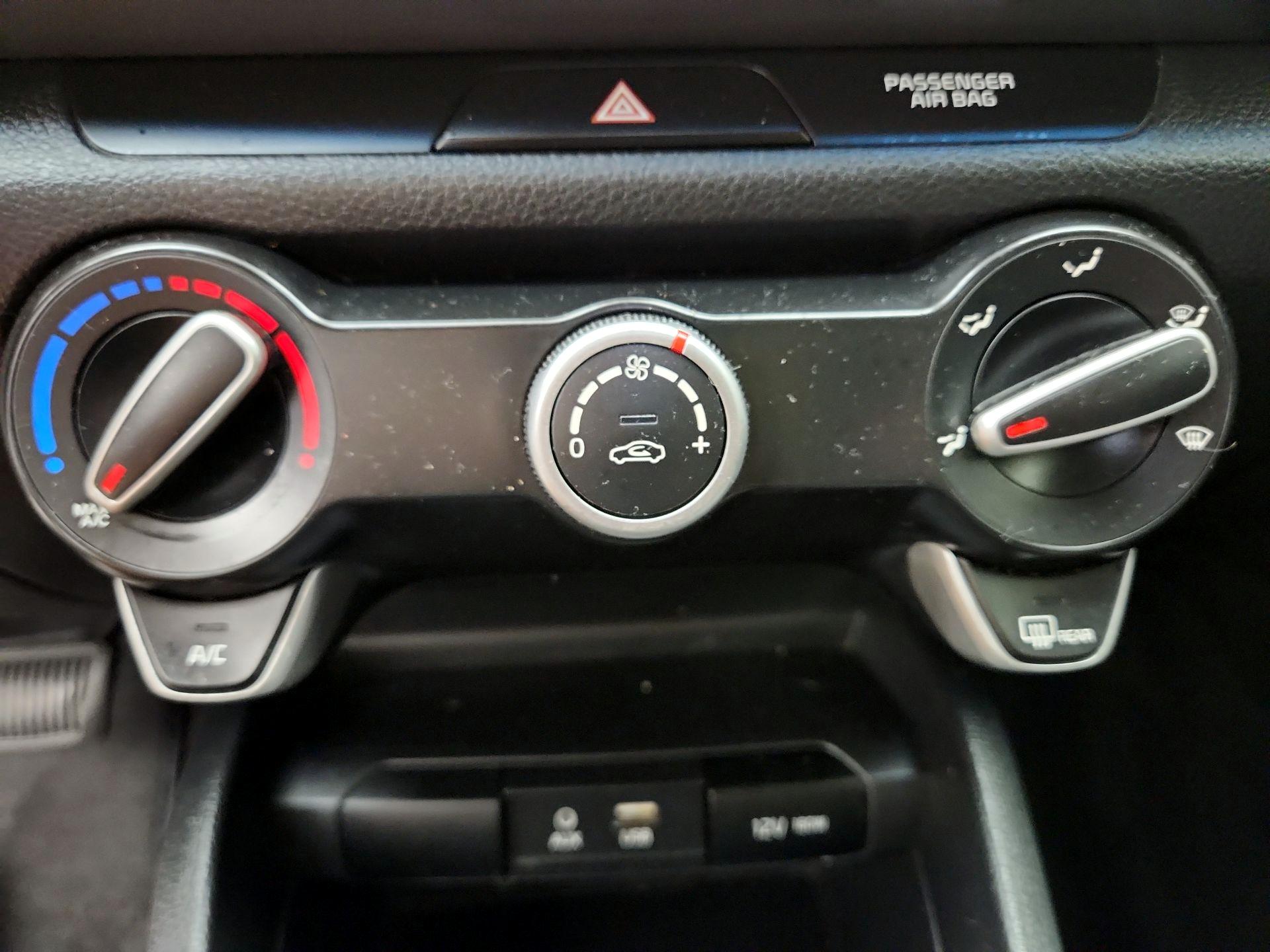 Thumbnail: 2018 Kia Rio - 15