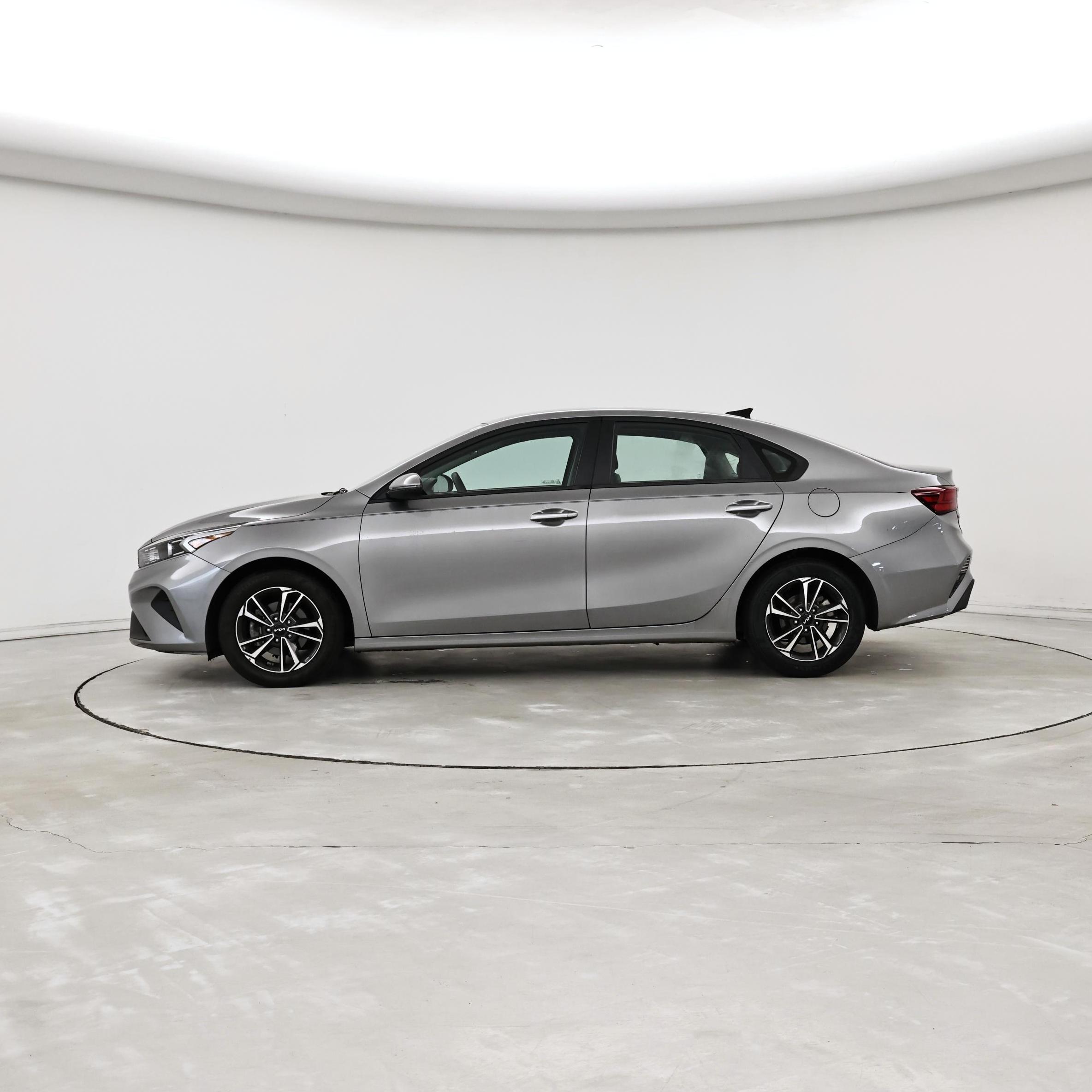 Thumbnail: 2024 Kia Forte - 3