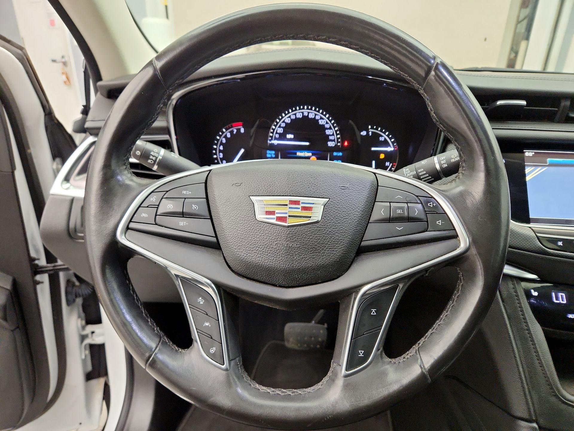 Thumbnail: 2017 Cadillac XT5 - 10