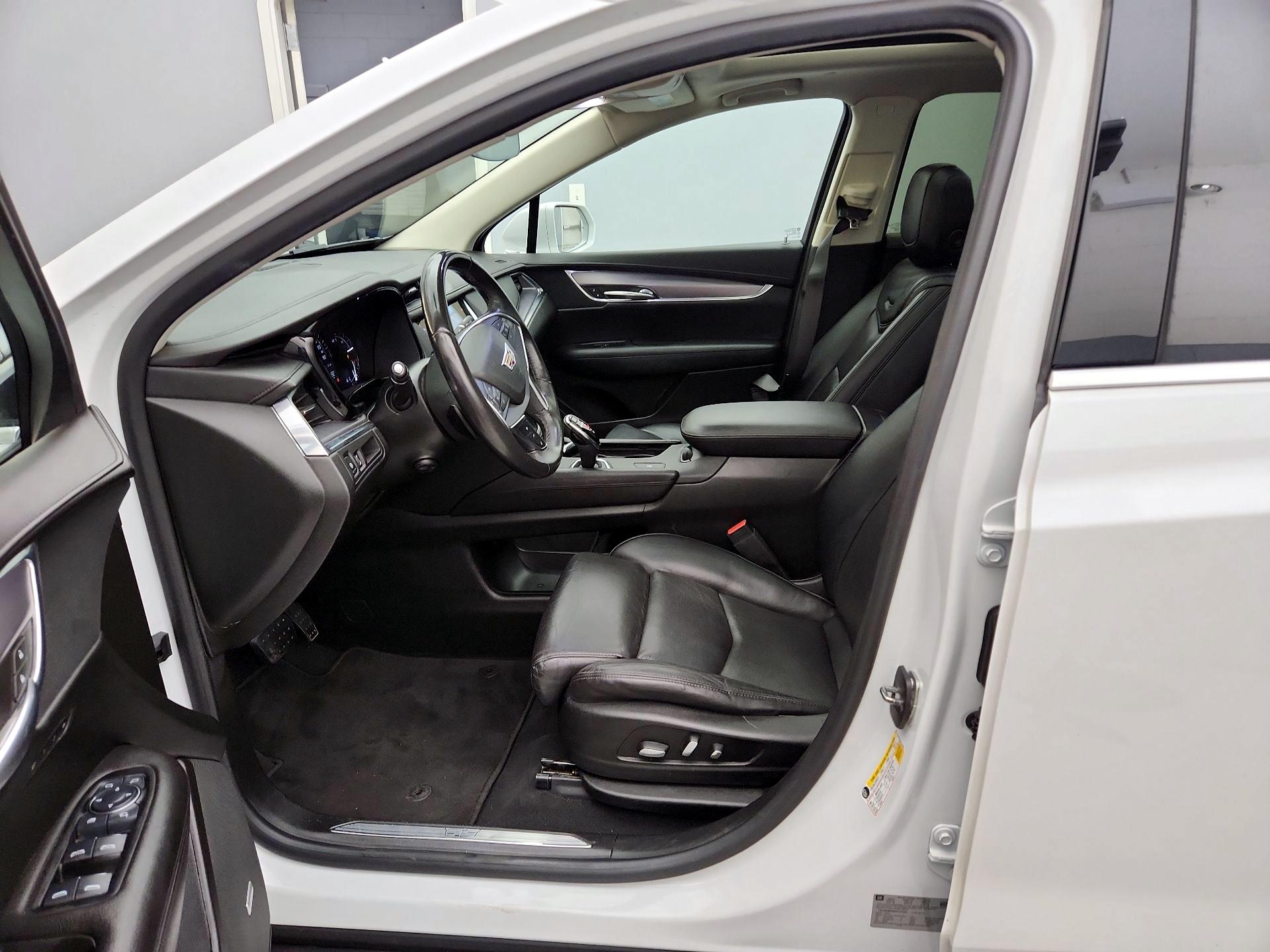Thumbnail: 2017 Cadillac XT5 - 11