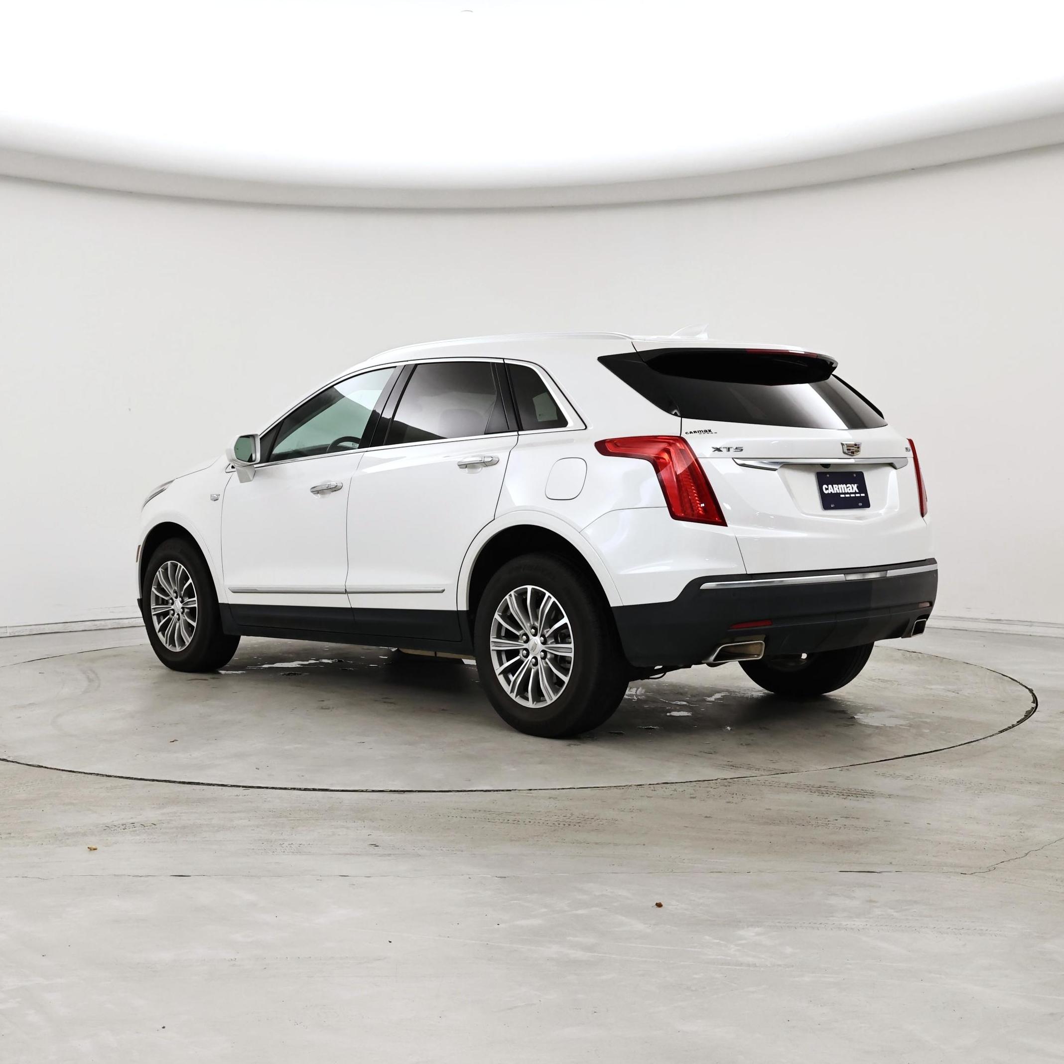 Thumbnail: 2017 Cadillac XT5 - 2
