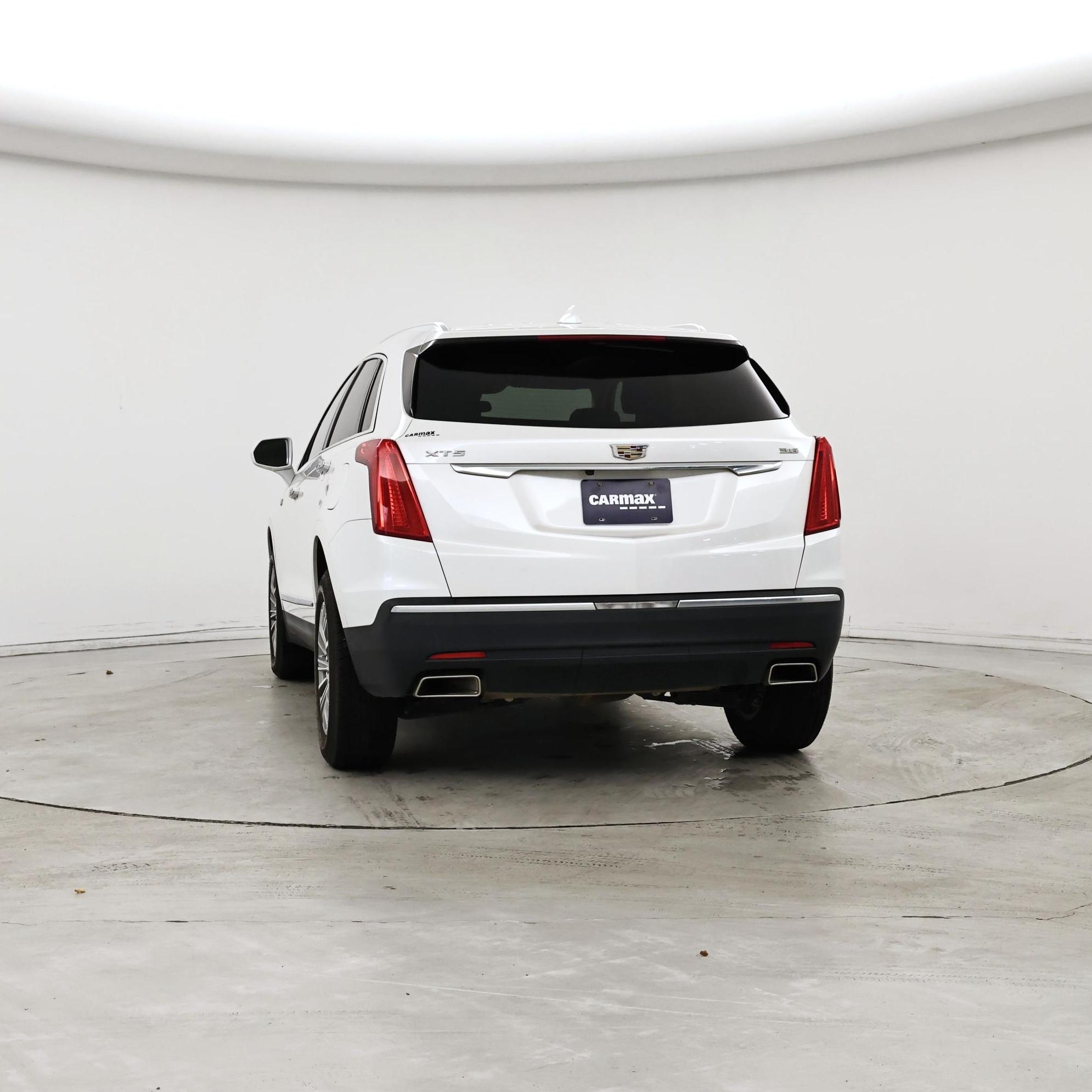 Thumbnail: 2017 Cadillac XT5 - 6