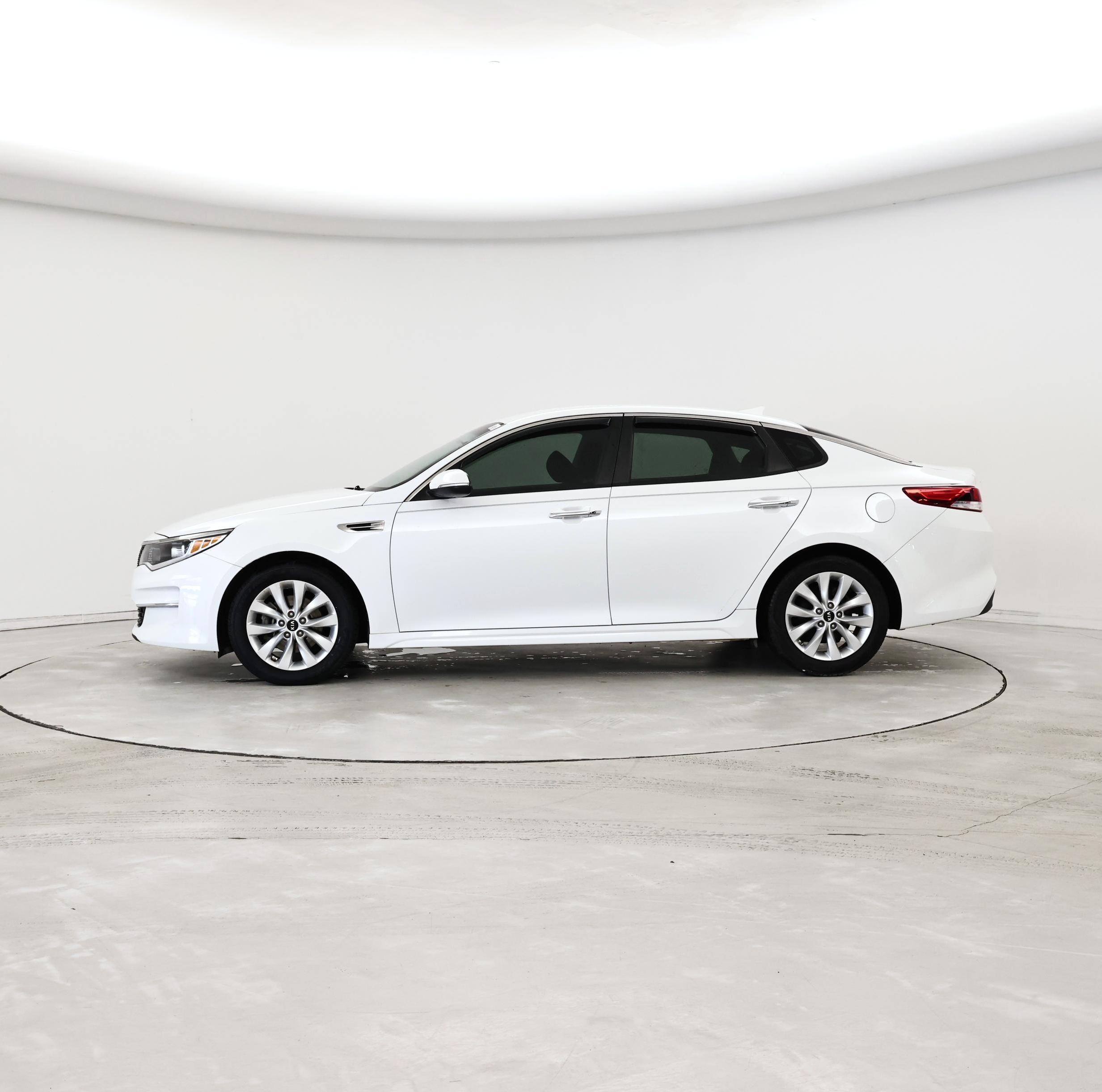 Thumbnail: 2018 Kia Optima - 3