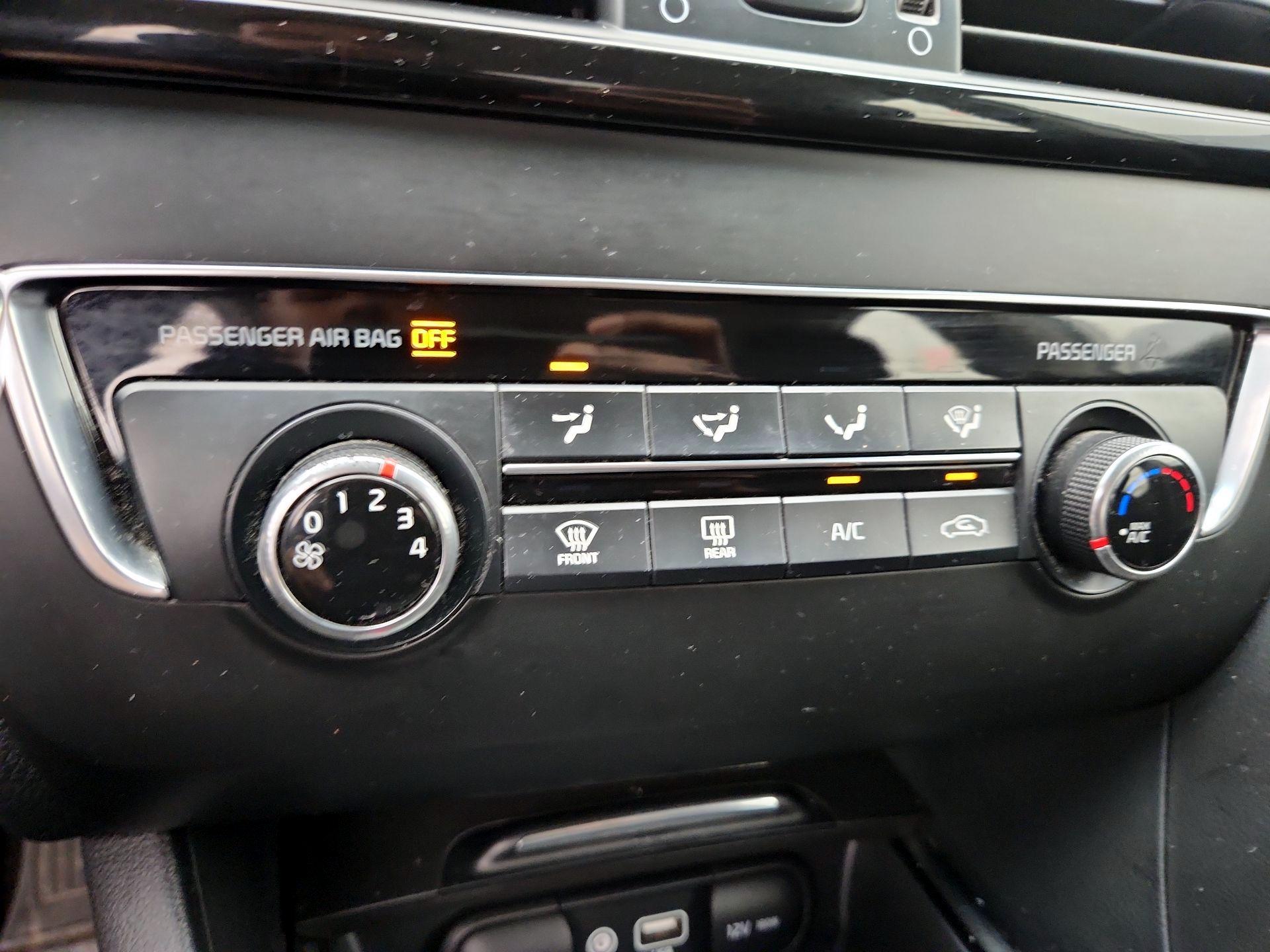 Thumbnail: 2016 Kia Optima - 16
