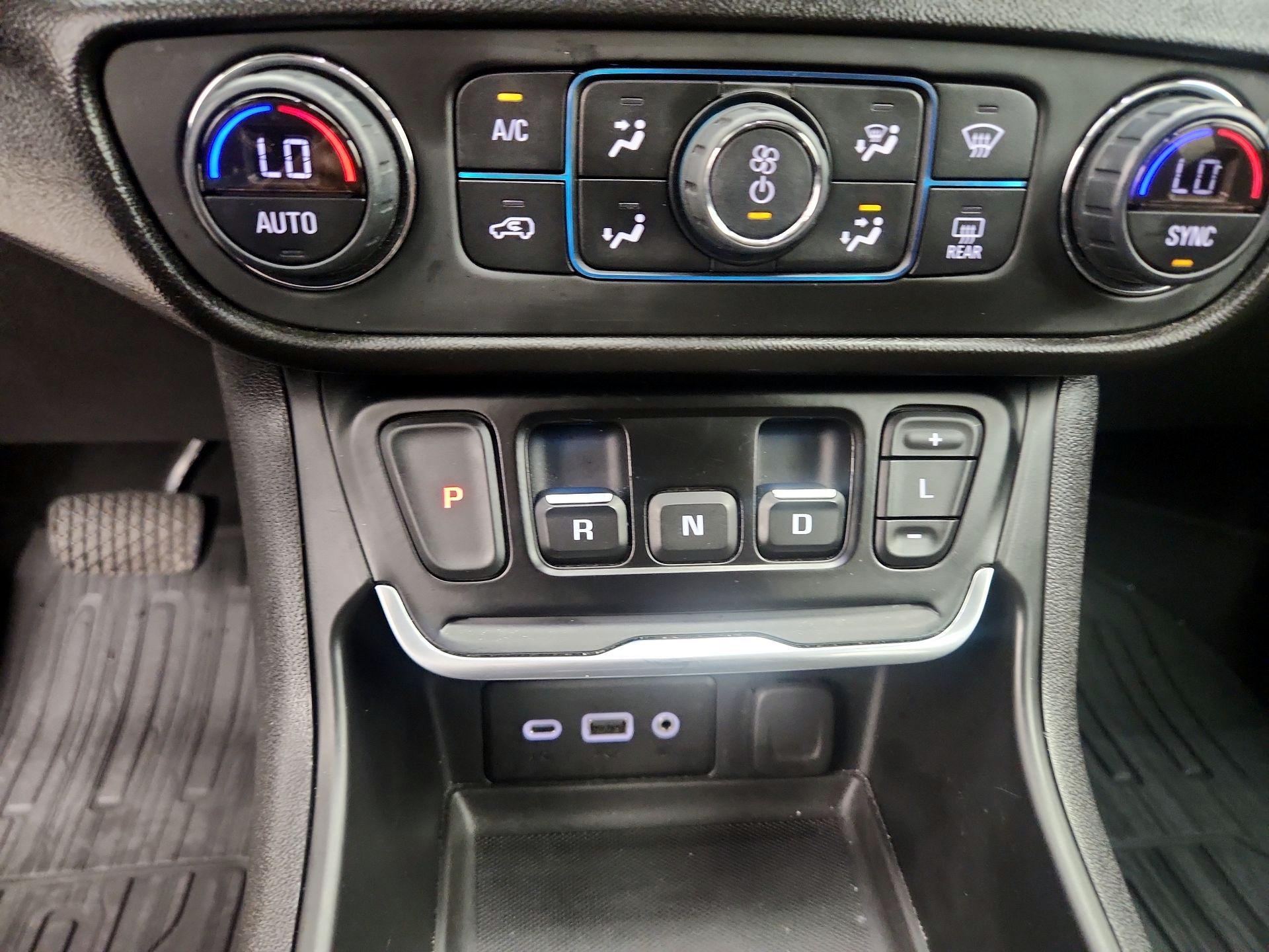 Thumbnail: 2020 GMC Terrain - 17