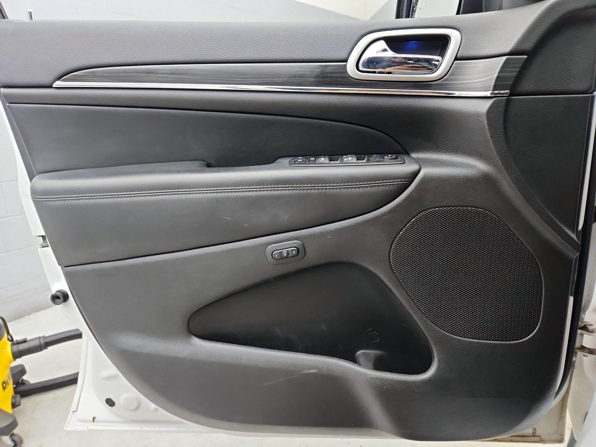 Thumbnail: 2019 Jeep Grand Cherokee - 12