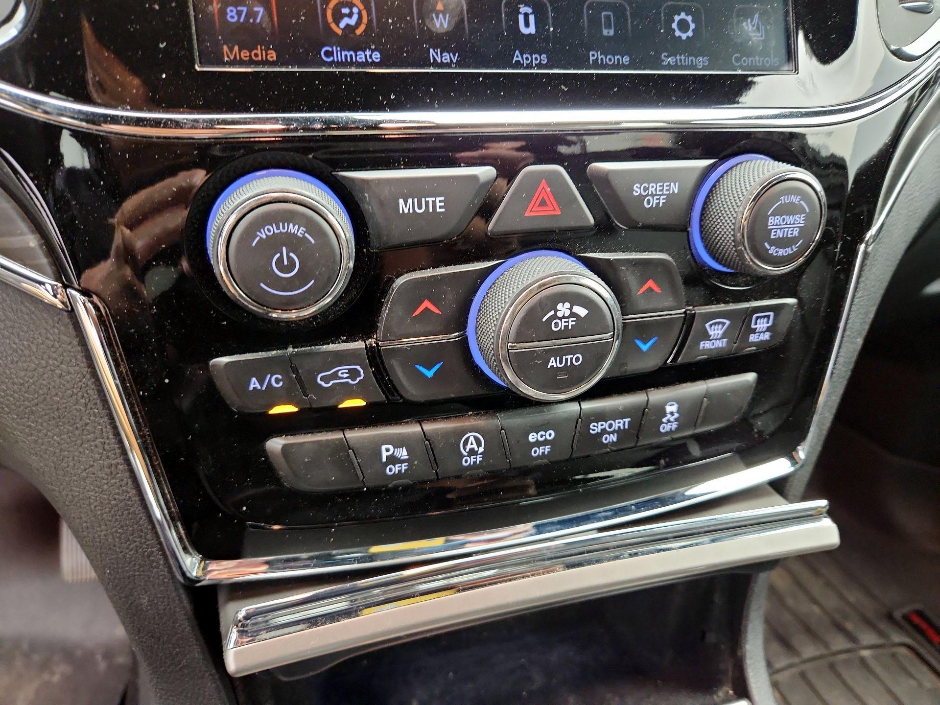 Thumbnail: 2019 Jeep Grand Cherokee - 17