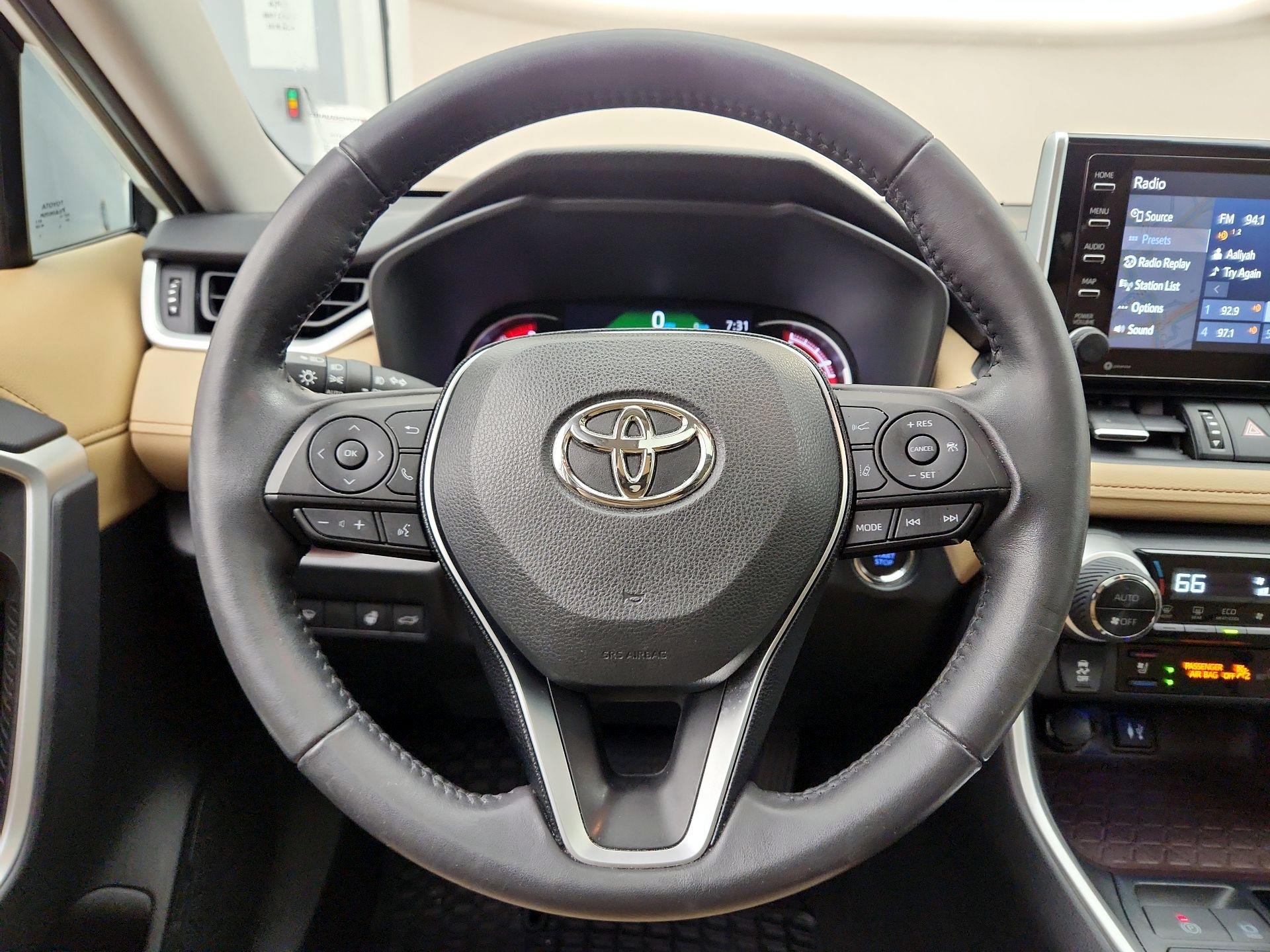 Thumbnail: 2019 Toyota RAV4 - 10