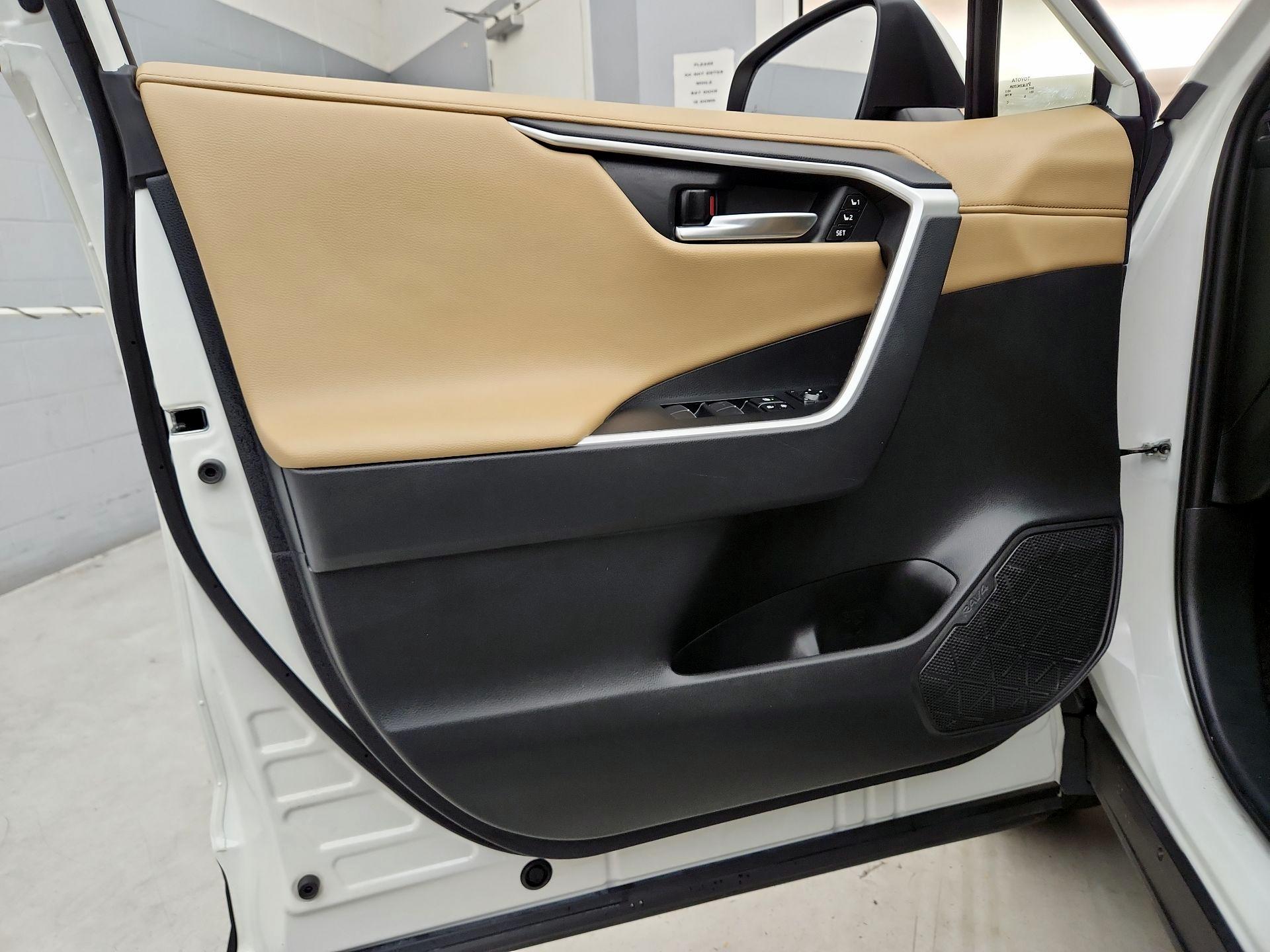 Thumbnail: 2019 Toyota RAV4 - 12