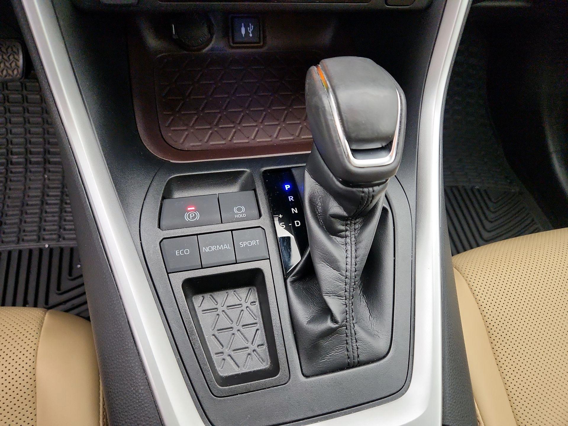 Thumbnail: 2019 Toyota RAV4 - 17