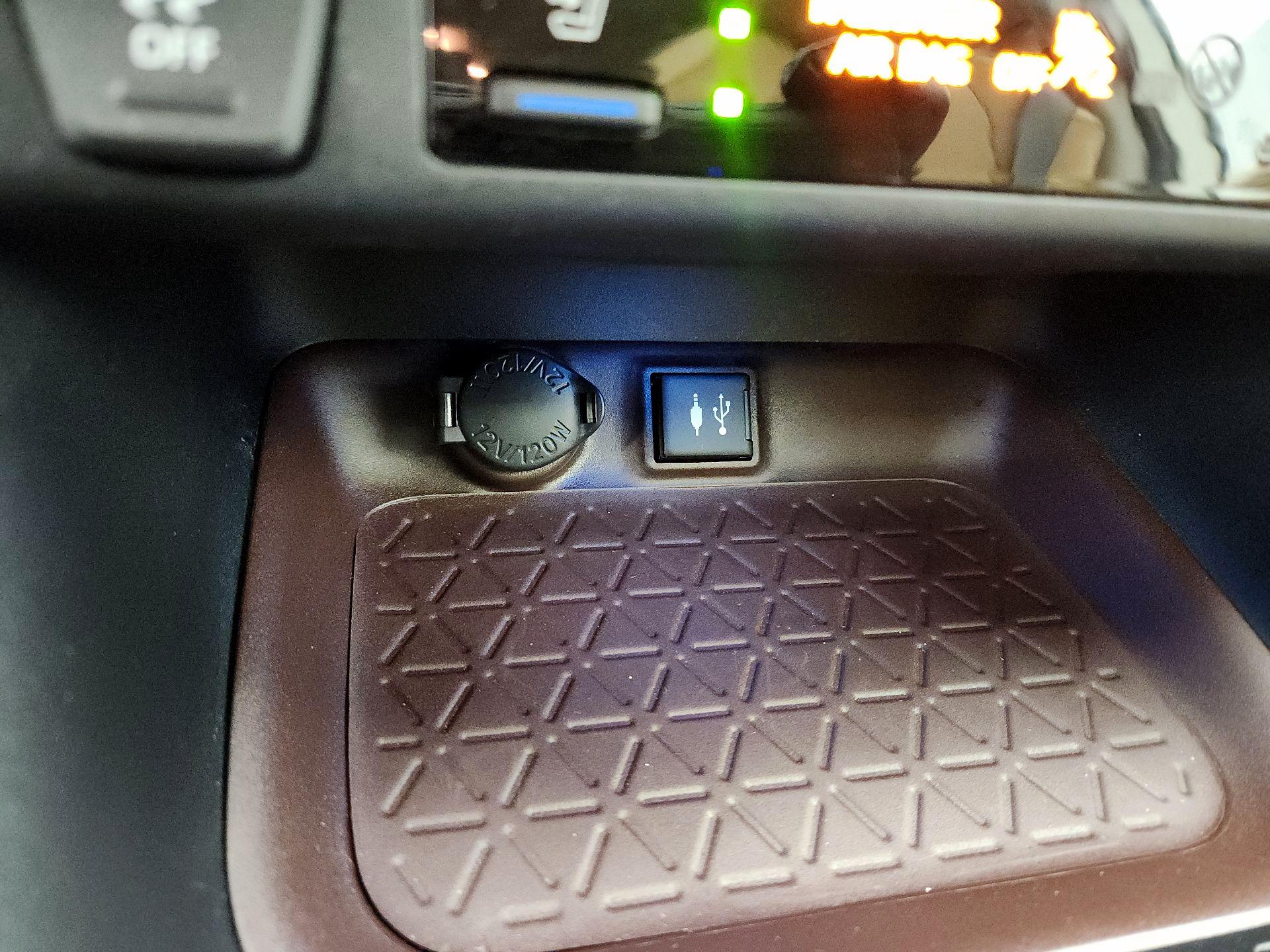 Thumbnail: 2019 Toyota RAV4 - 18