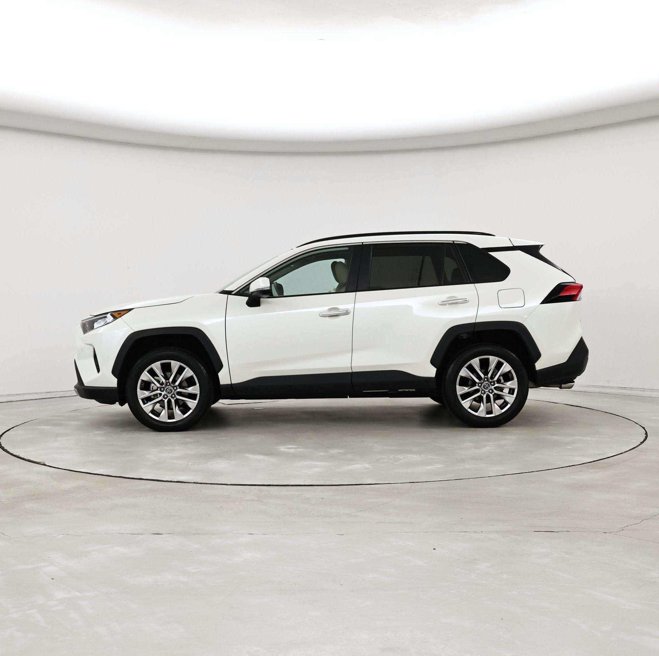 Thumbnail: 2019 Toyota RAV4 - 3