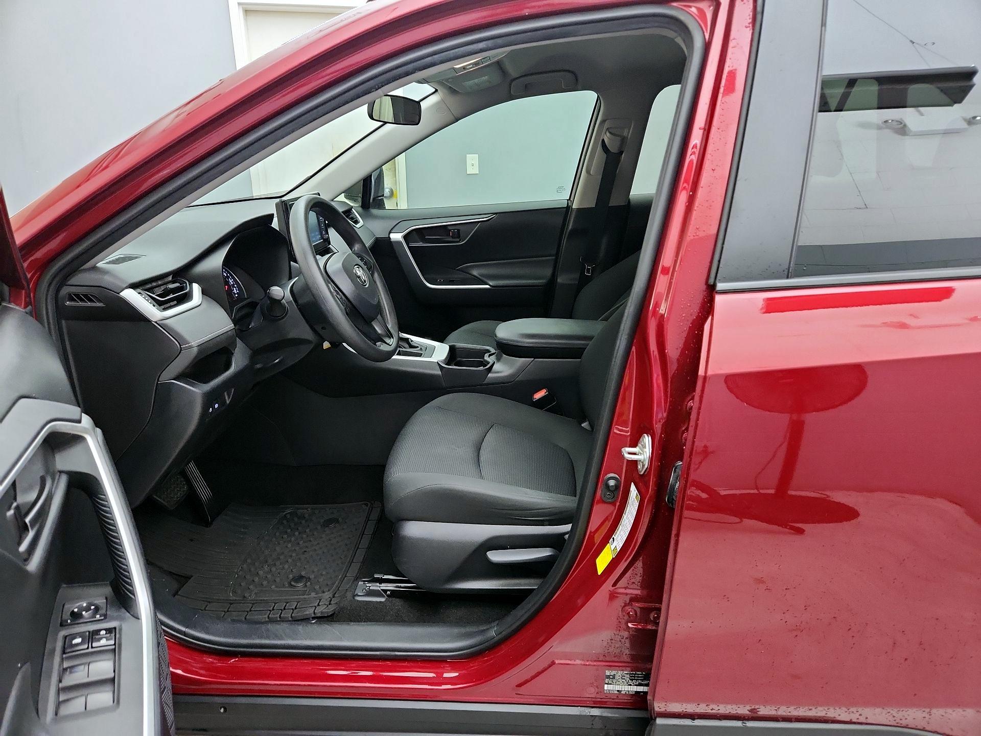 Thumbnail: 2019 Toyota RAV4 - 11