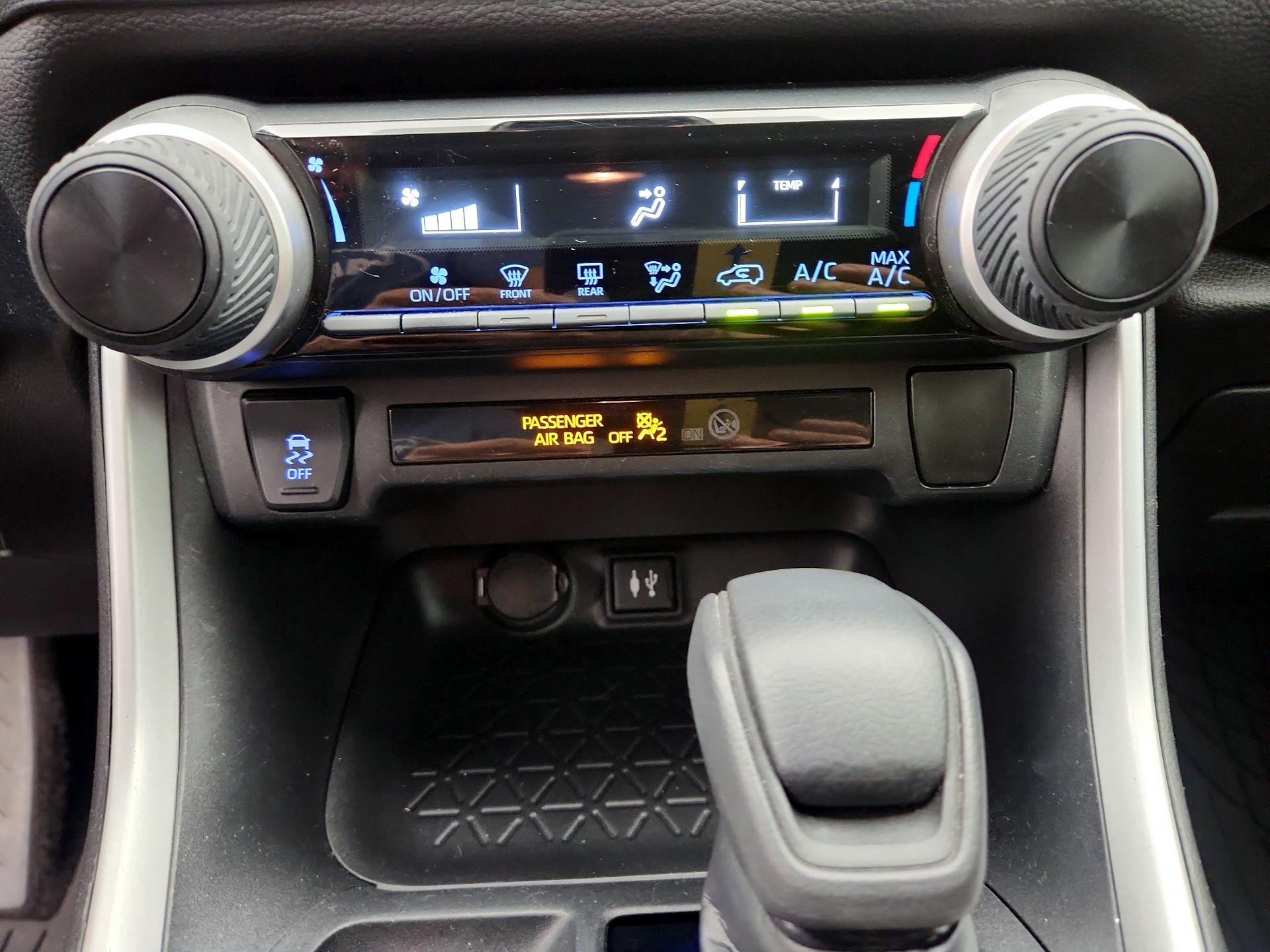 Thumbnail: 2019 Toyota RAV4 - 16