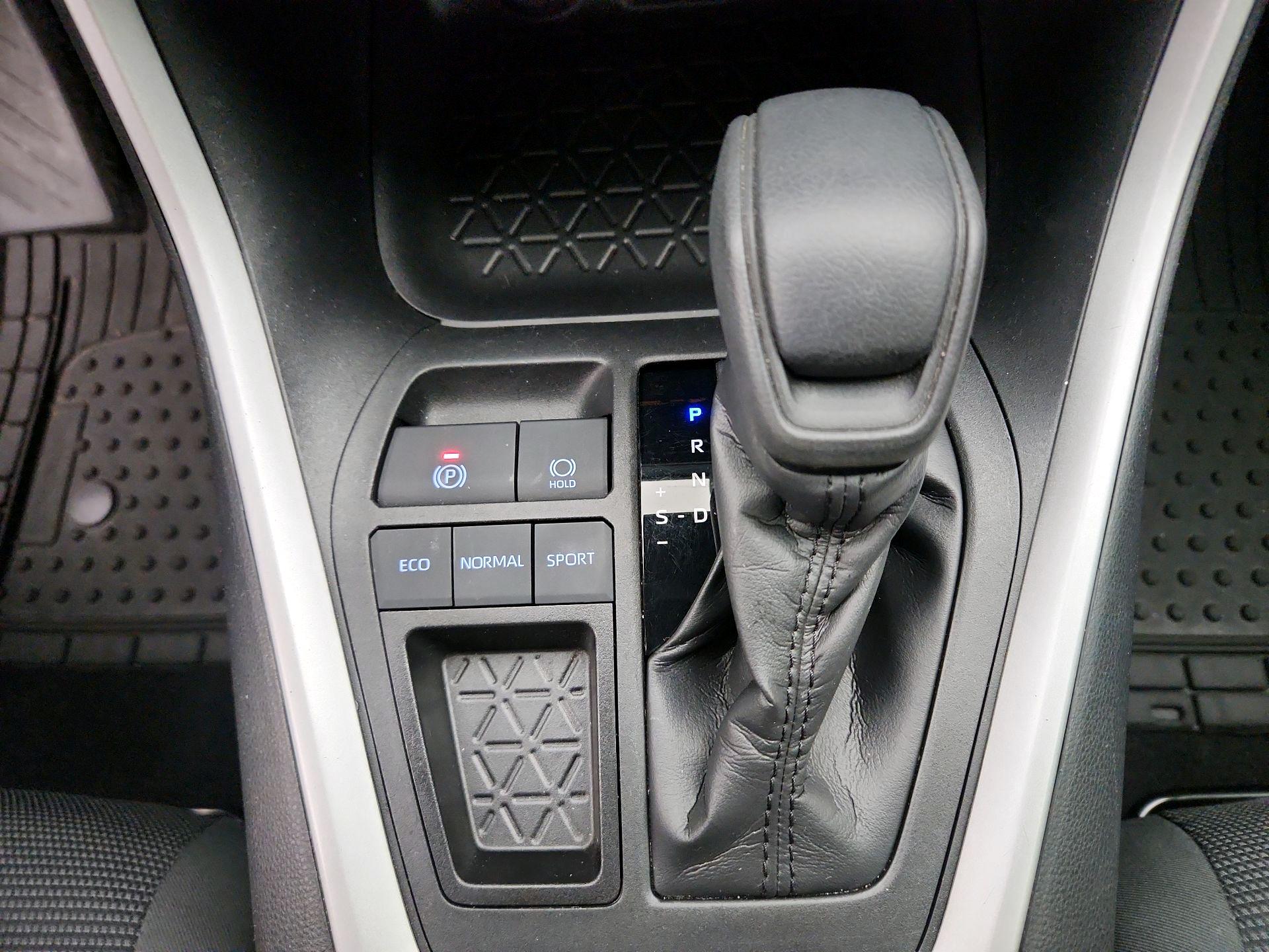 Thumbnail: 2019 Toyota RAV4 - 17