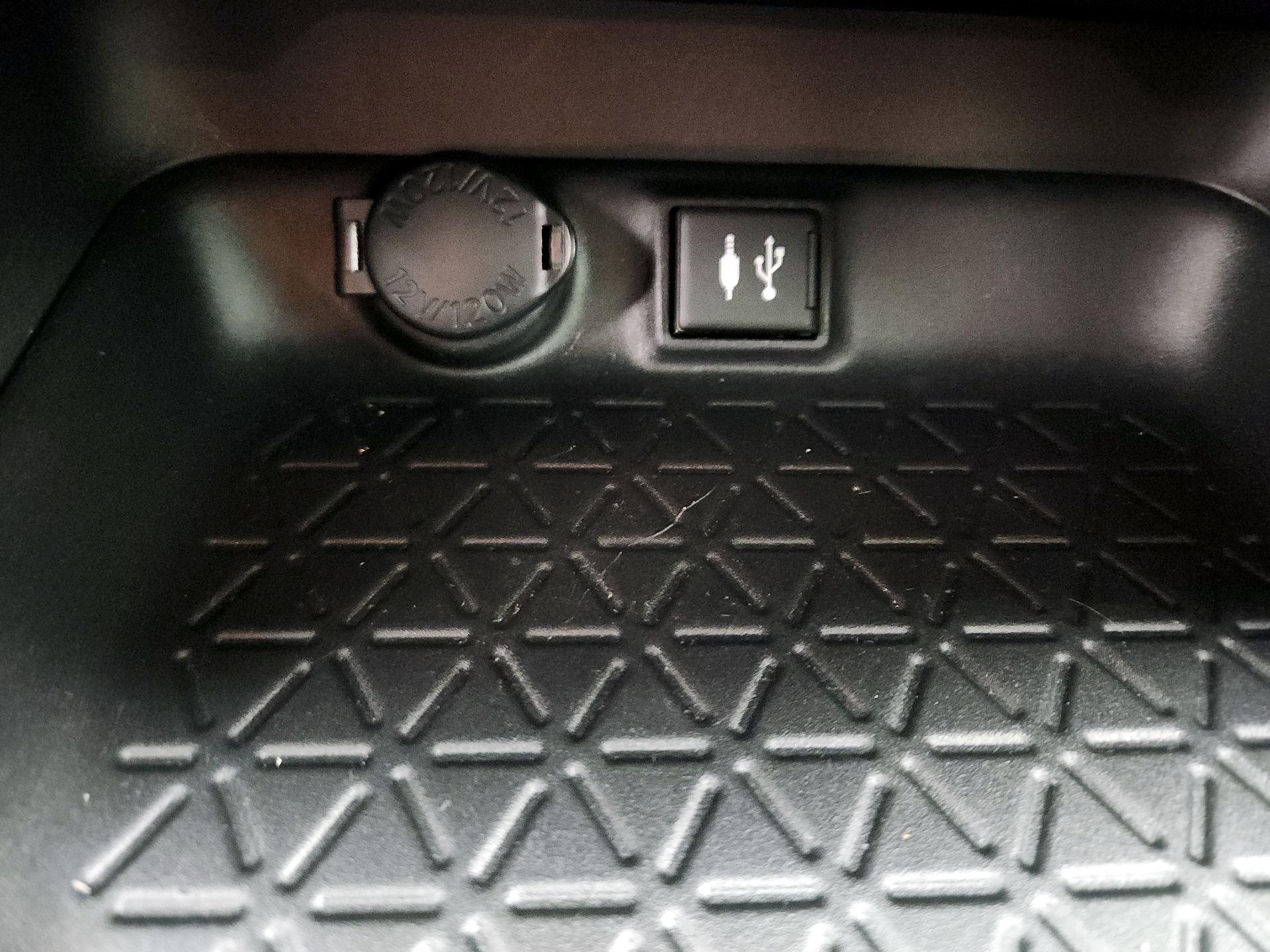 Thumbnail: 2019 Toyota RAV4 - 18