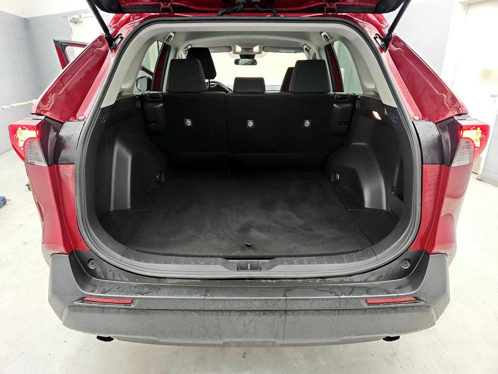 Thumbnail: 2019 Toyota RAV4 - 20