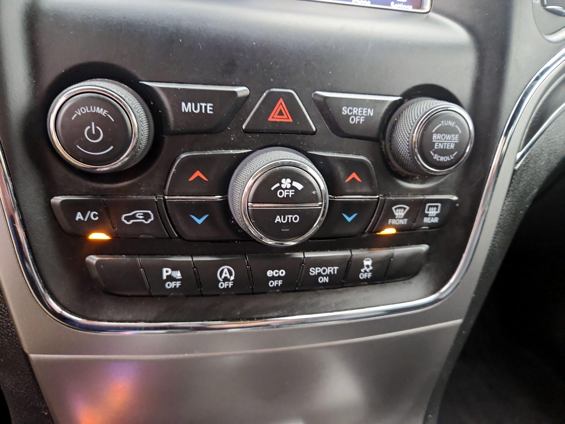 Thumbnail: 2018 Jeep Grand Cherokee - 17