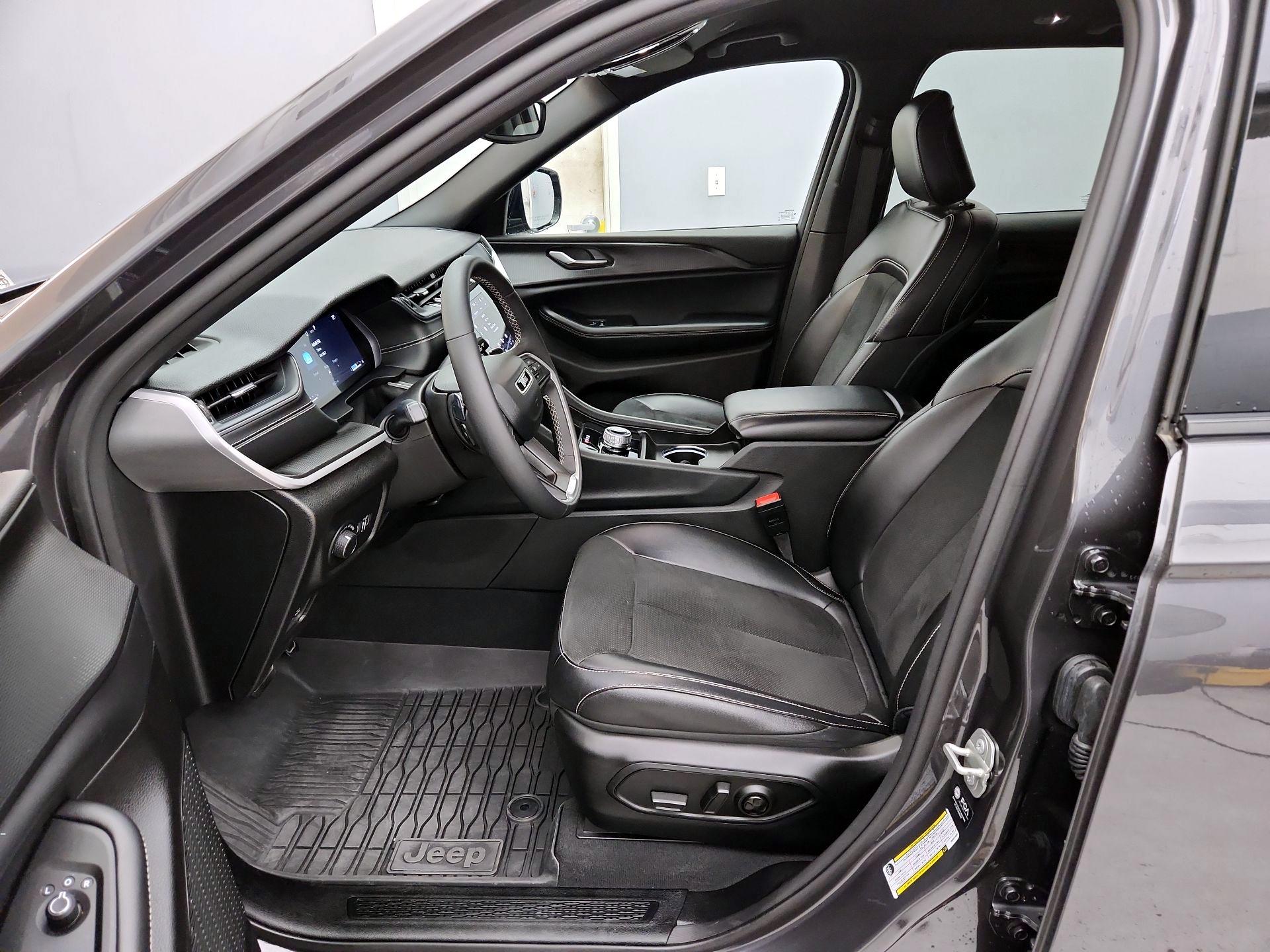 Thumbnail: 2024 Jeep Grand Cherokee - 11