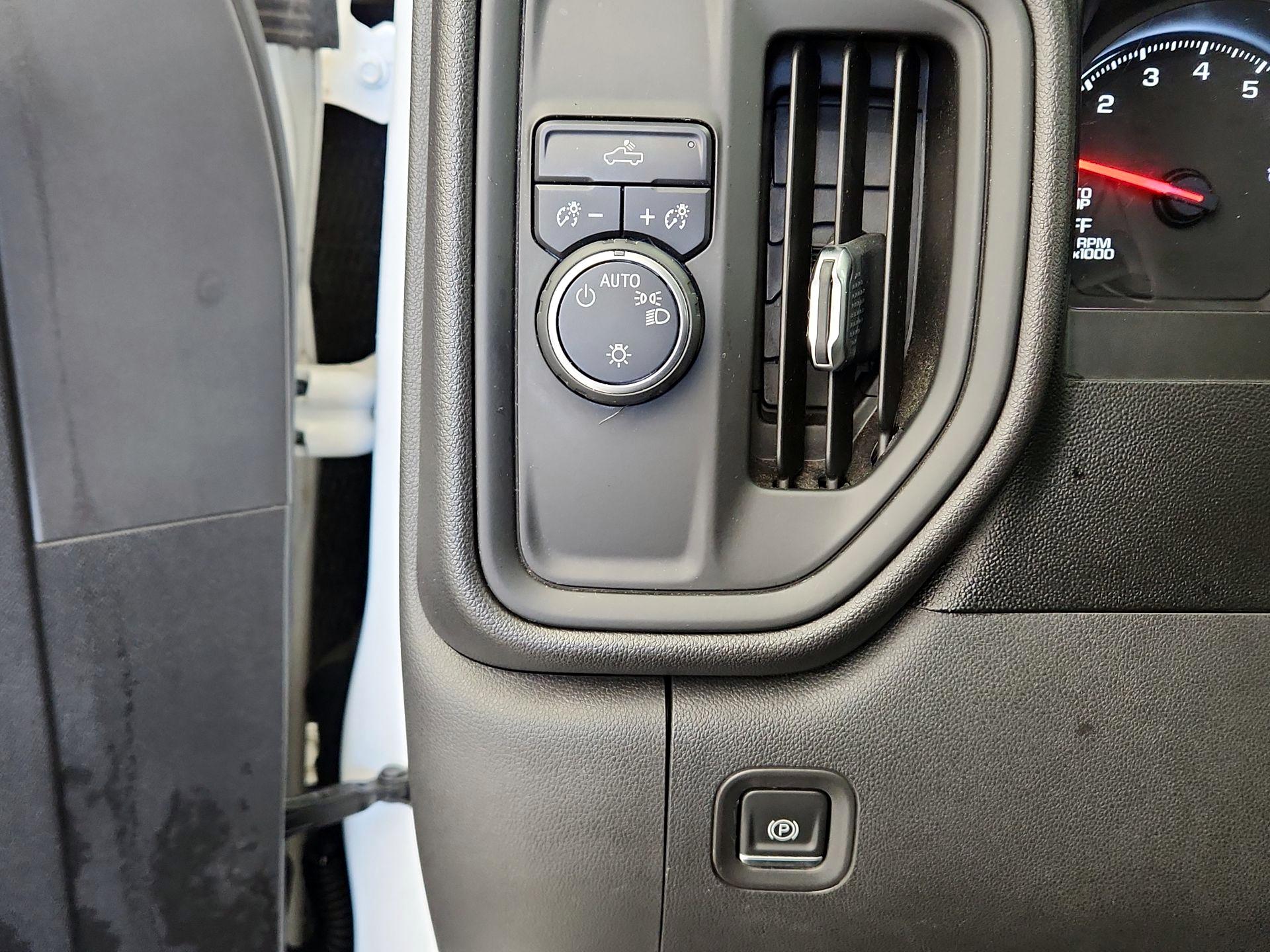 Thumbnail: 2021 Chevrolet Silverado 1500 - 13