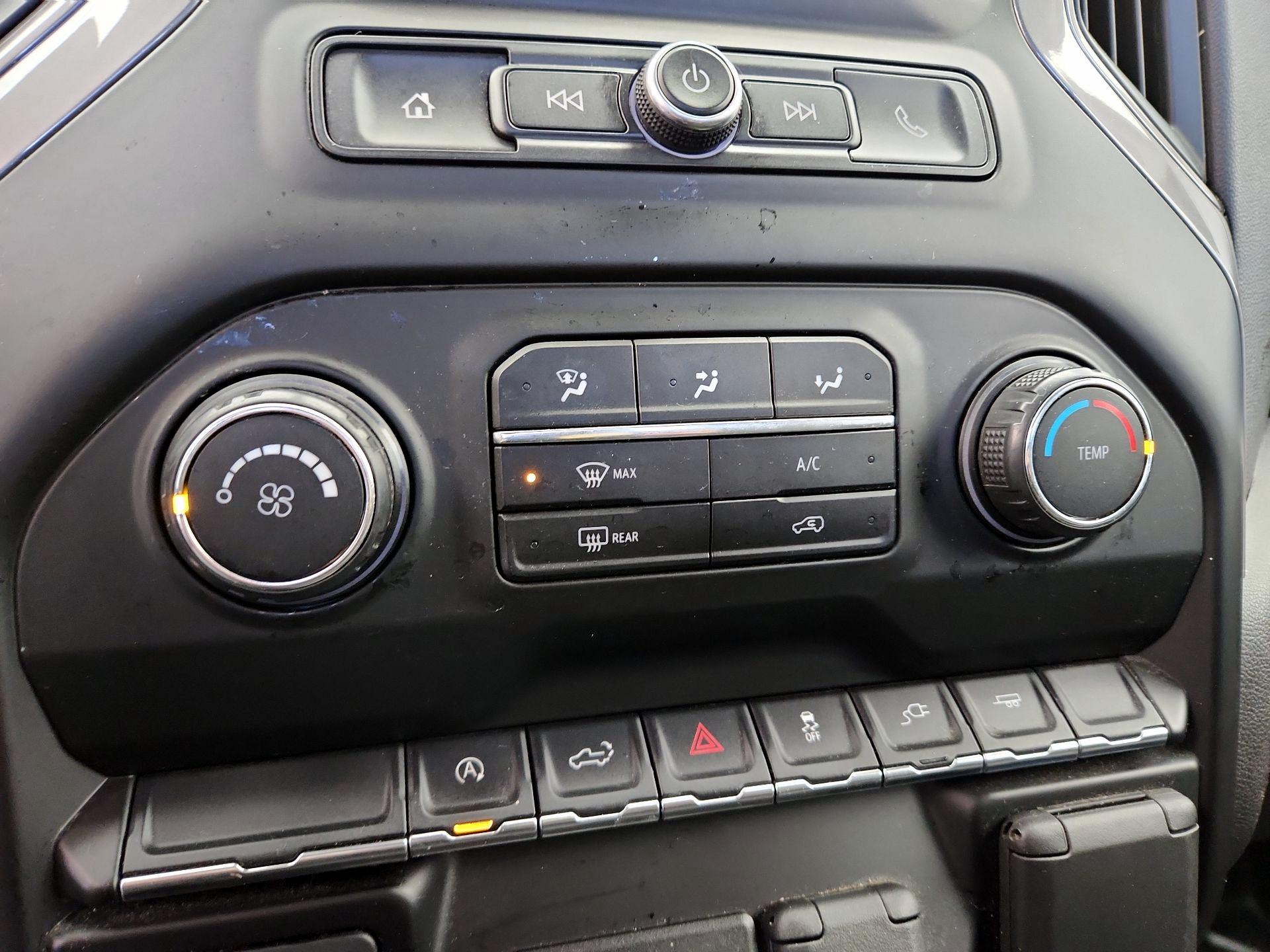 Thumbnail: 2021 Chevrolet Silverado 1500 - 16