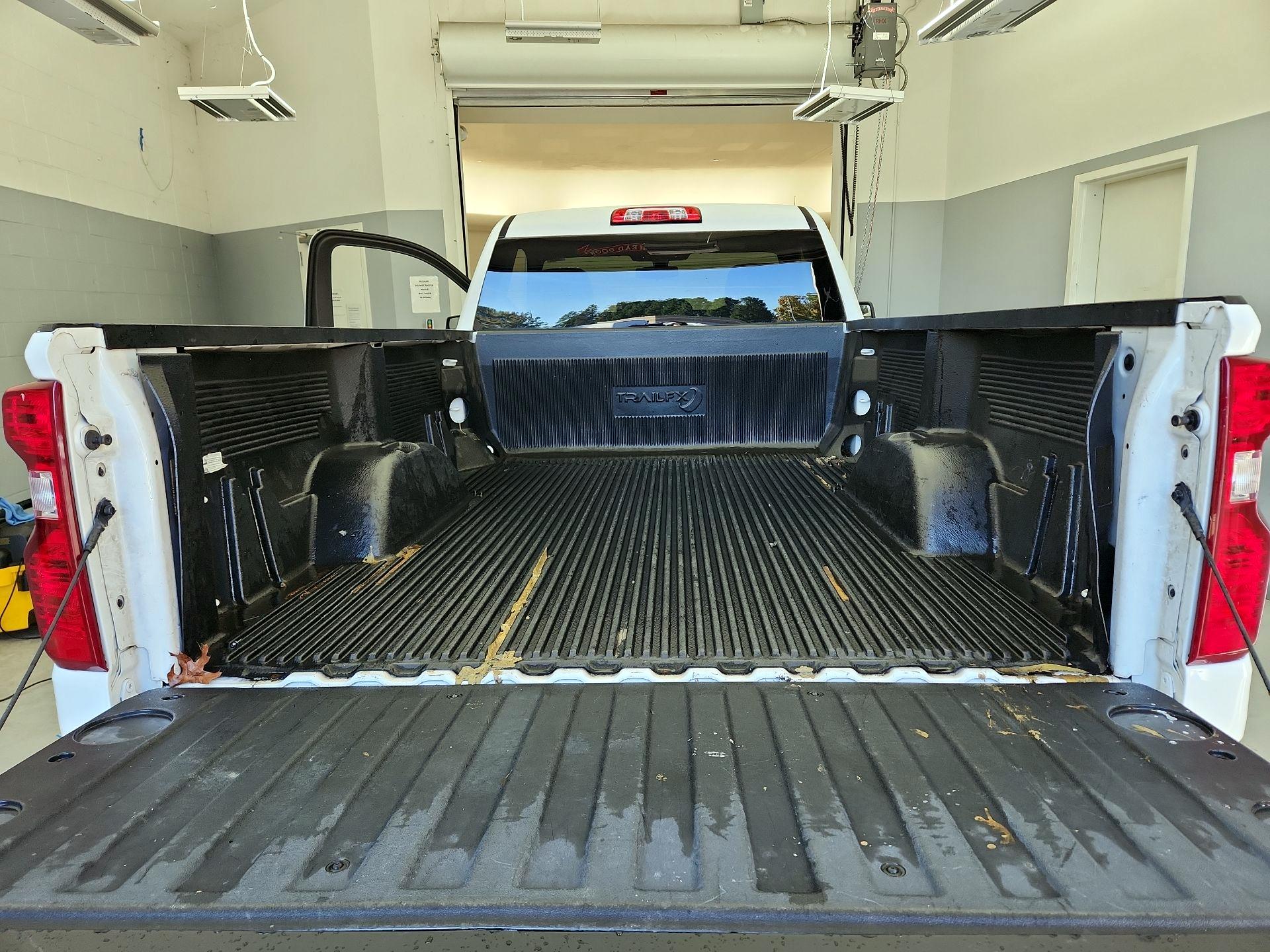 Thumbnail: 2021 Chevrolet Silverado 1500 - 19