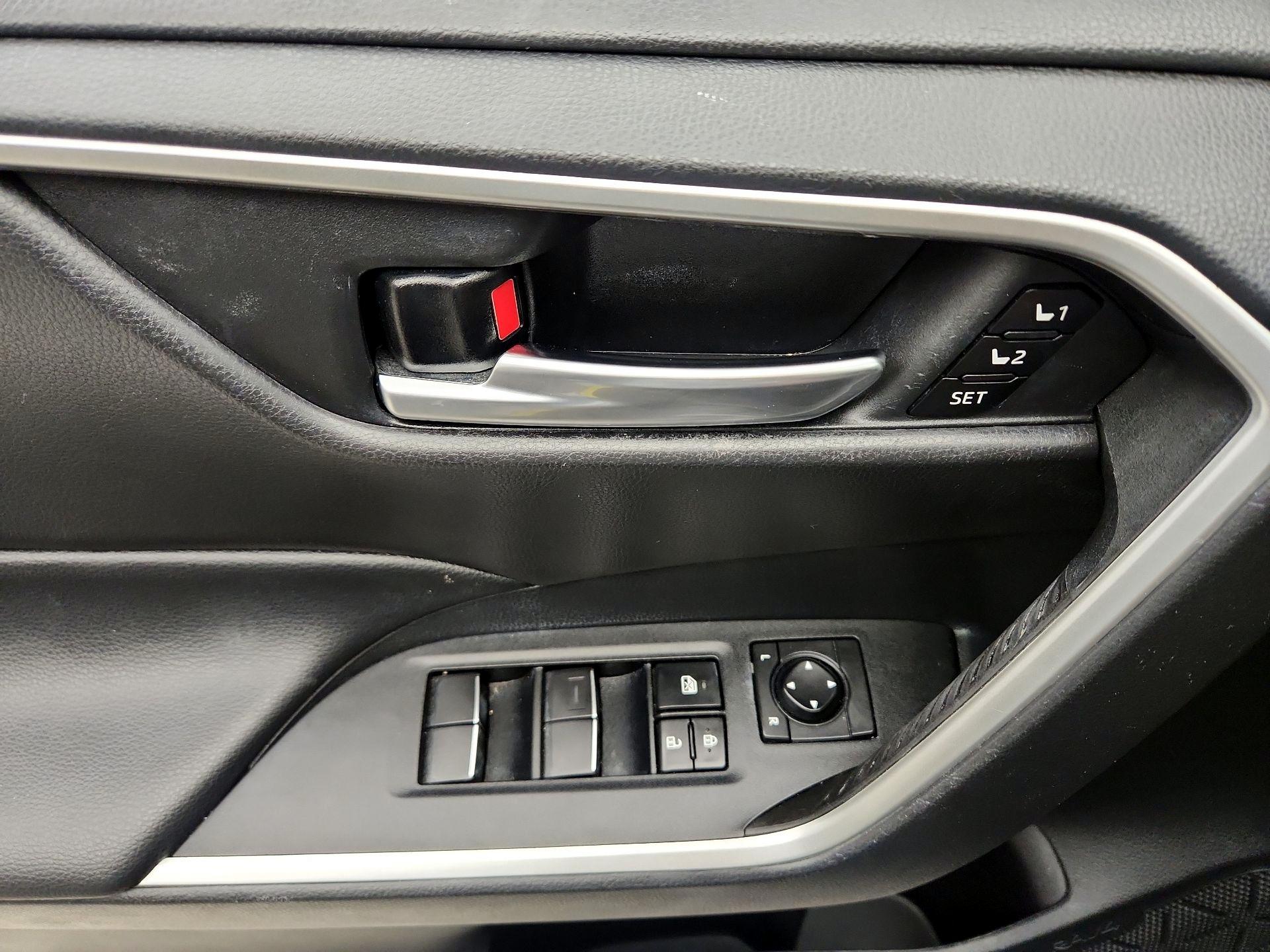 Thumbnail: 2021 Toyota RAV4 - 12