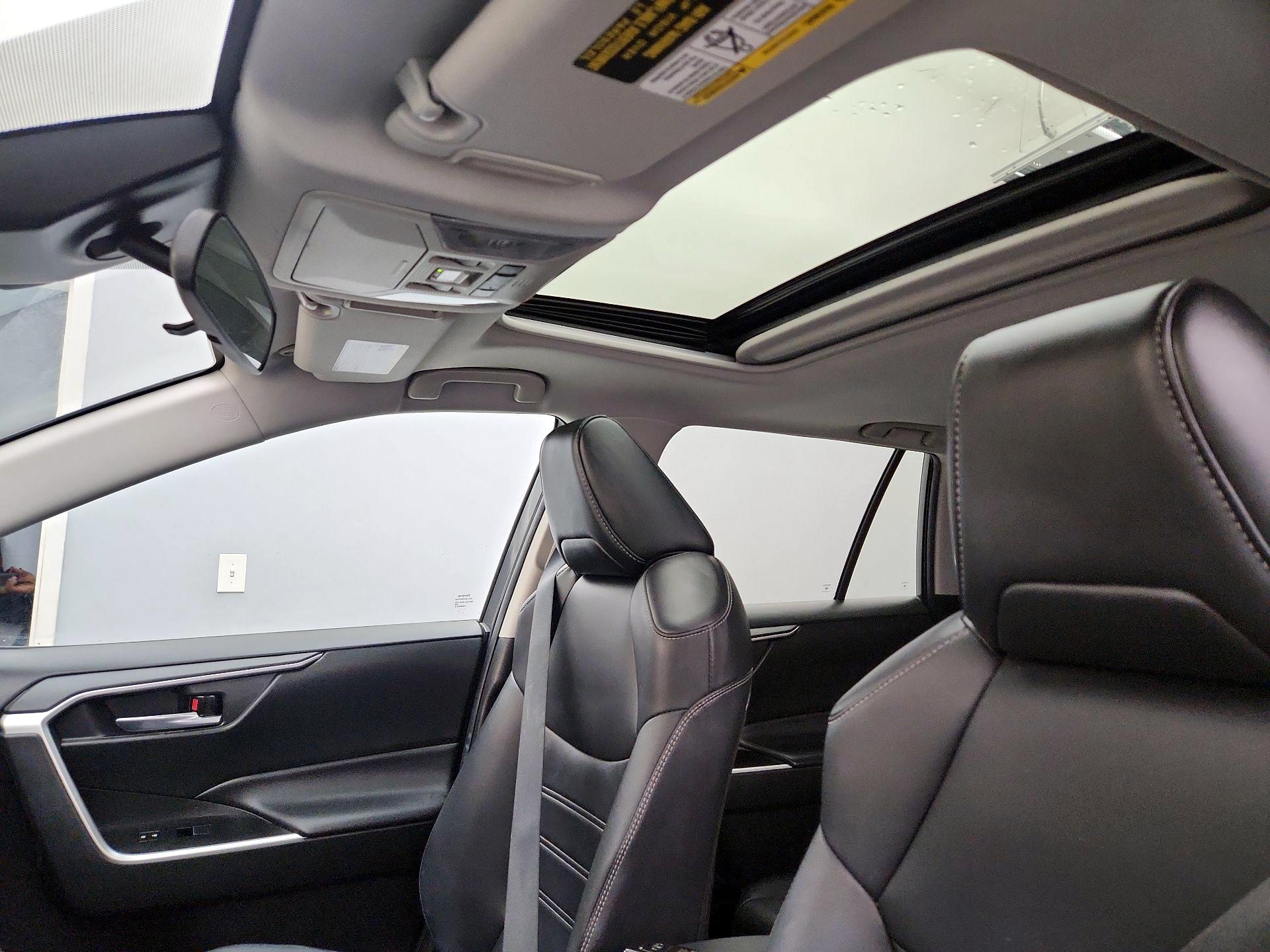 Thumbnail: 2021 Toyota RAV4 - 19