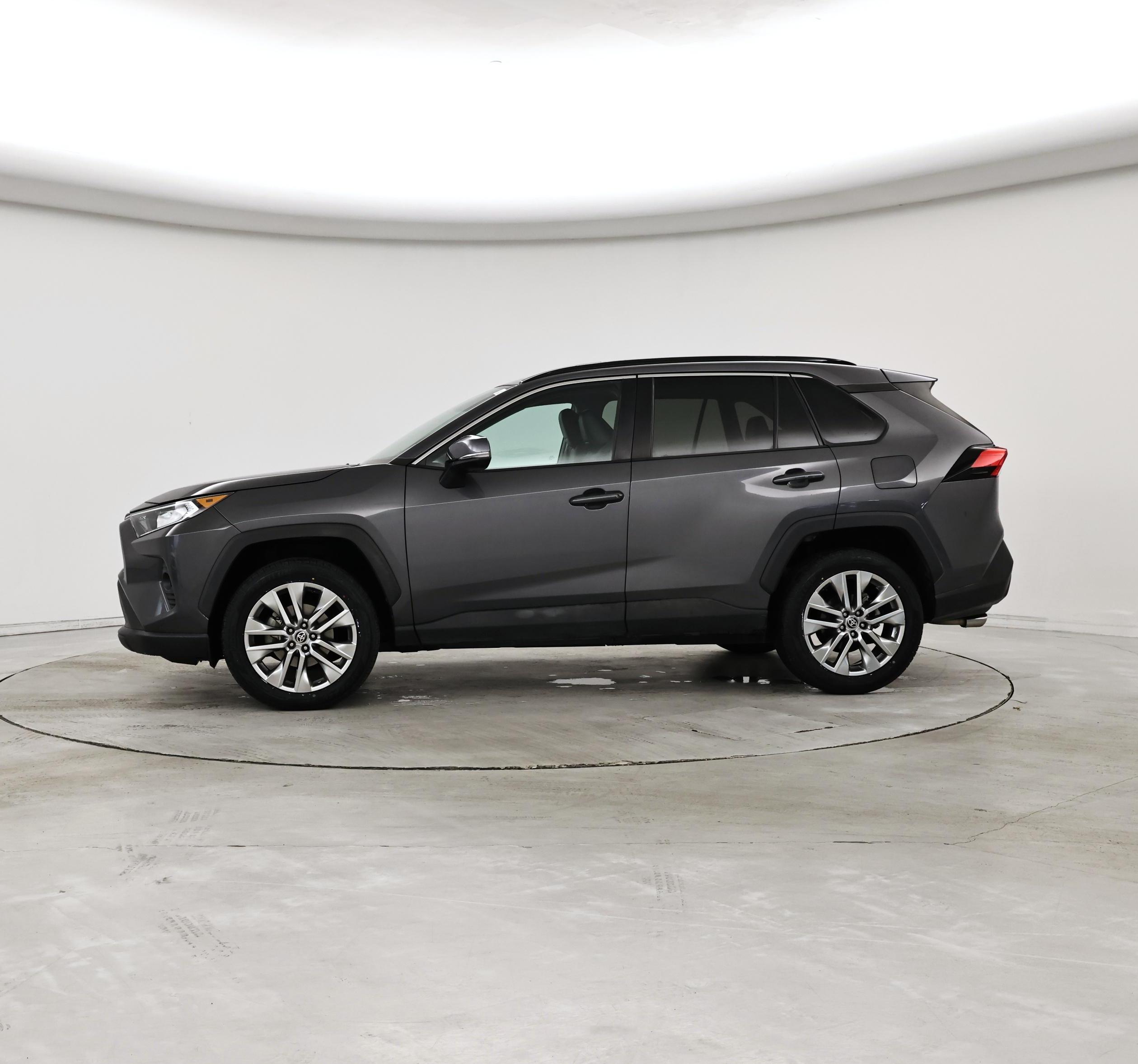 Thumbnail: 2021 Toyota RAV4 - 3