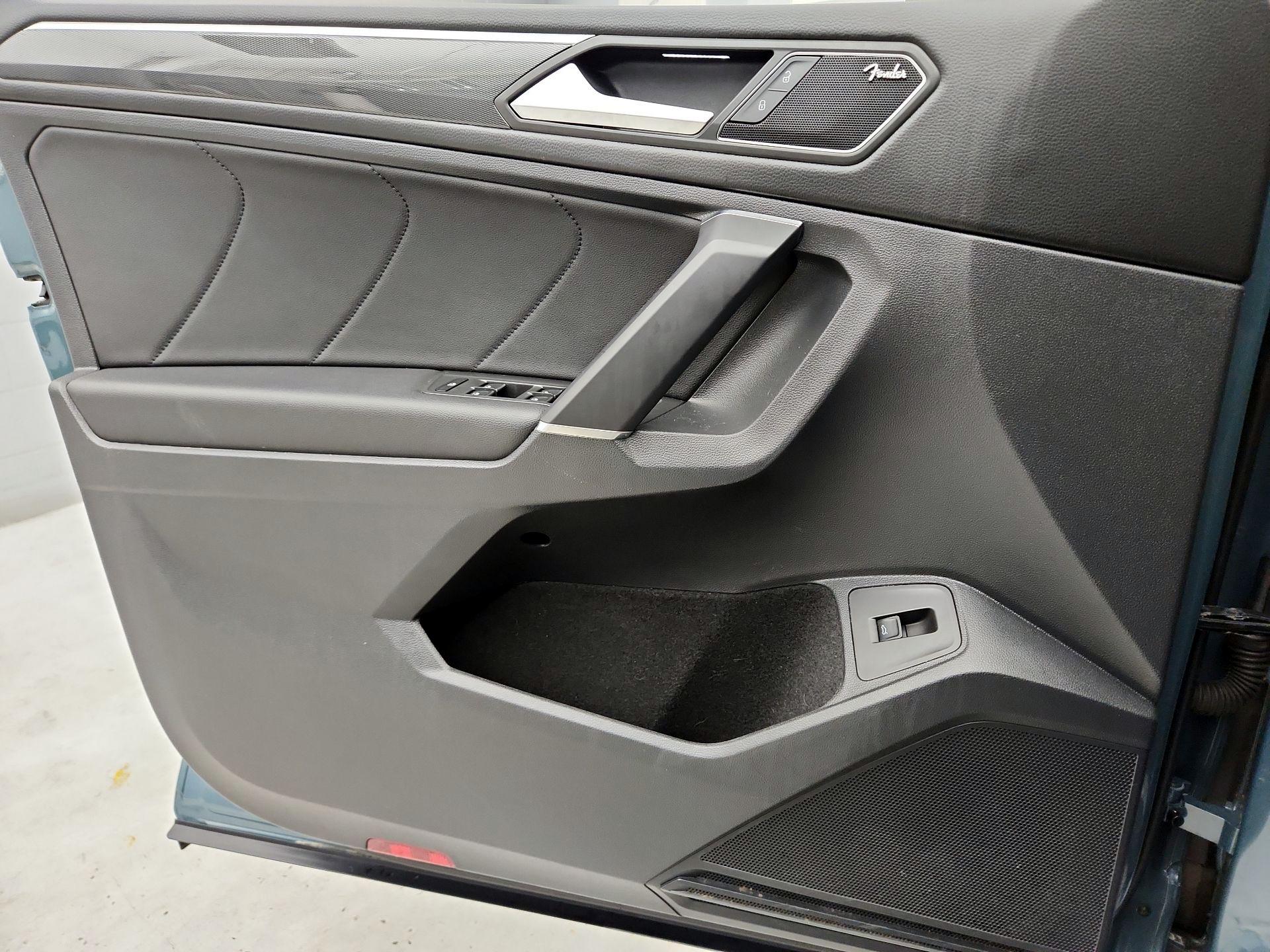 Thumbnail: 2020 Volkswagen Tiguan - 12