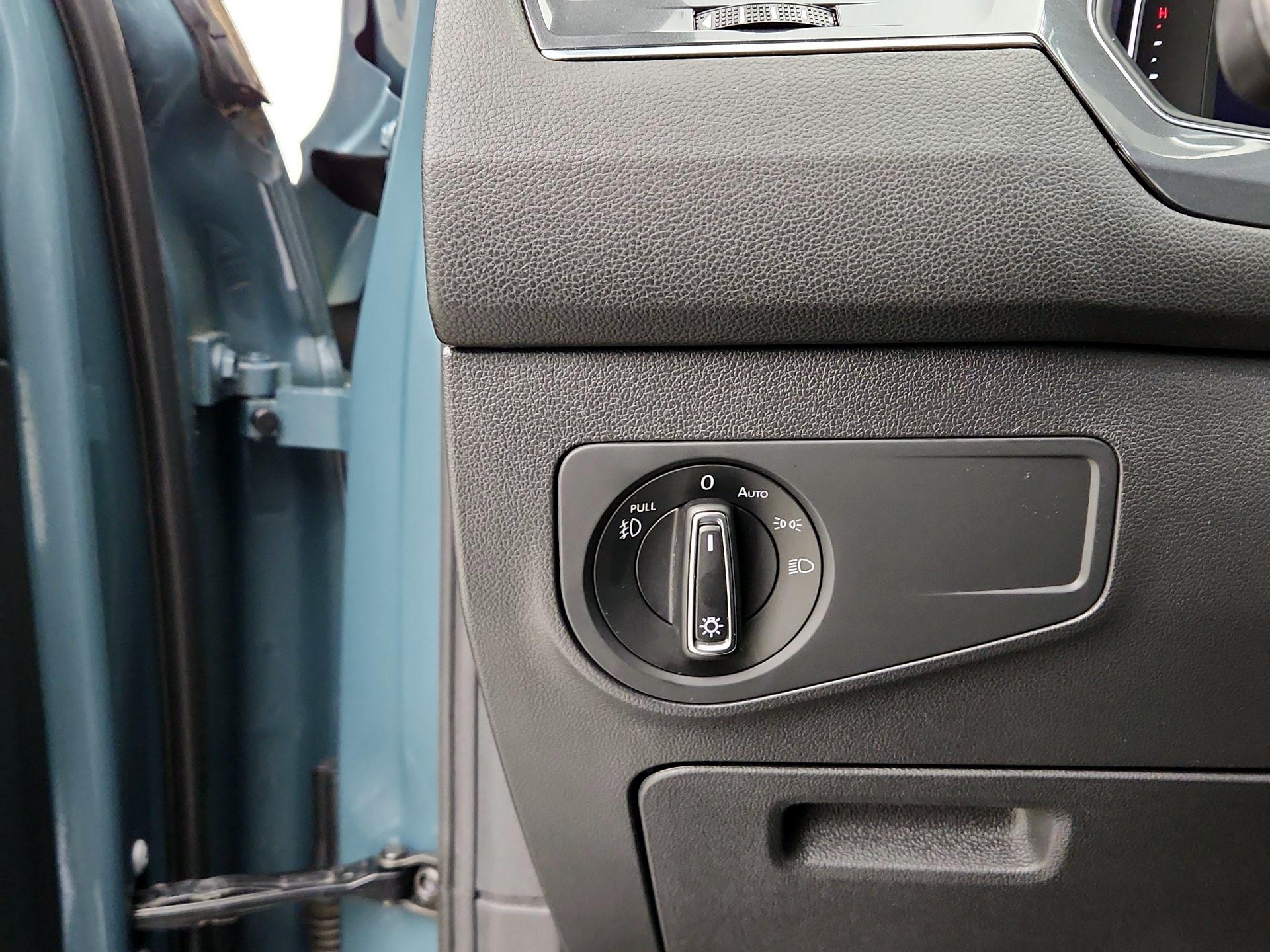 Thumbnail: 2020 Volkswagen Tiguan - 13