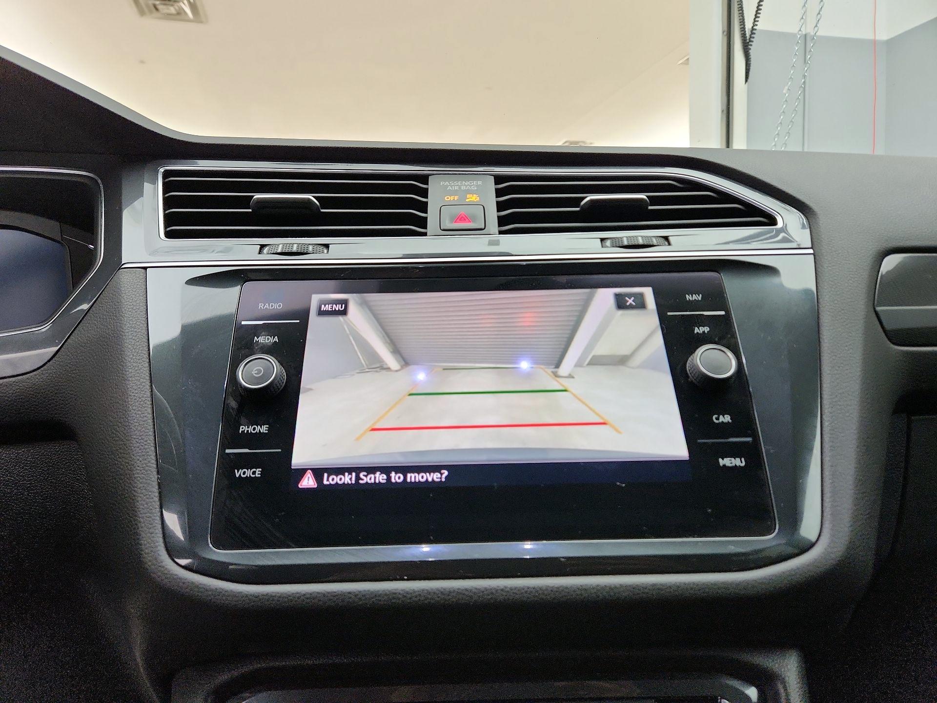 Thumbnail: 2020 Volkswagen Tiguan - 14