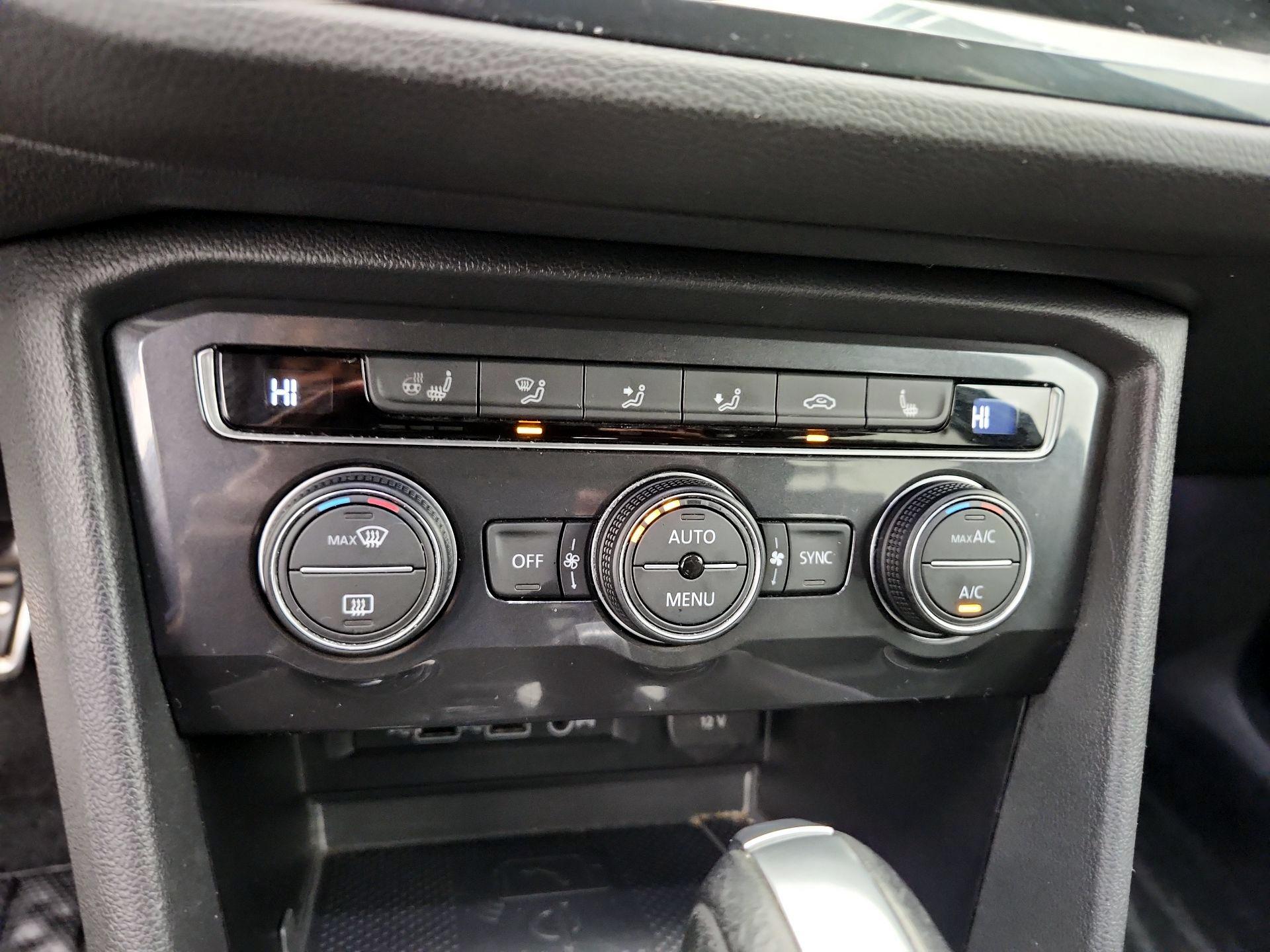 Thumbnail: 2020 Volkswagen Tiguan - 16