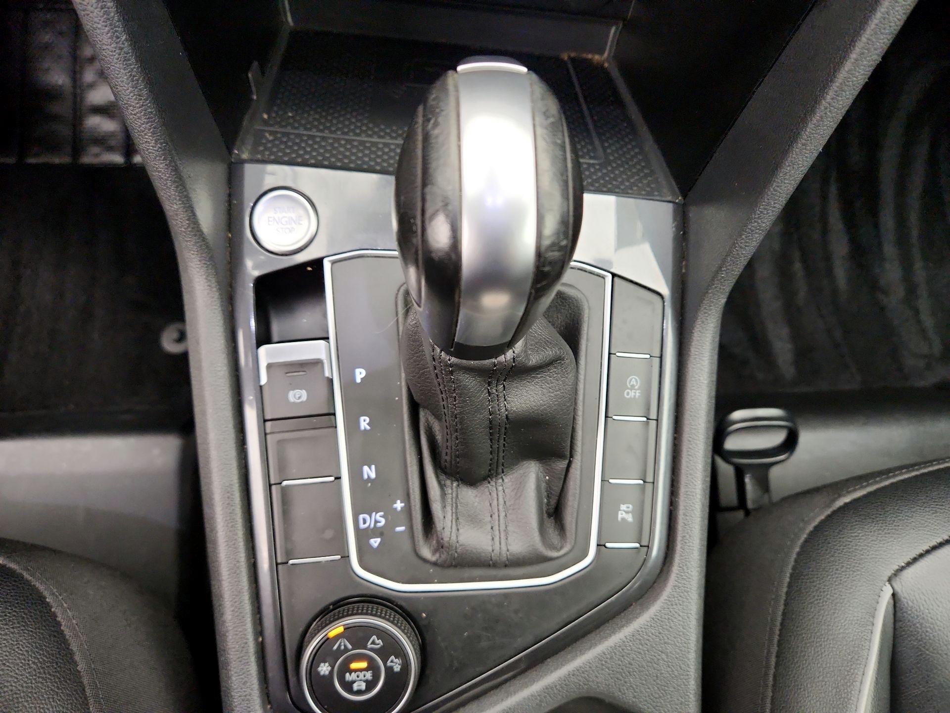 Thumbnail: 2020 Volkswagen Tiguan - 17