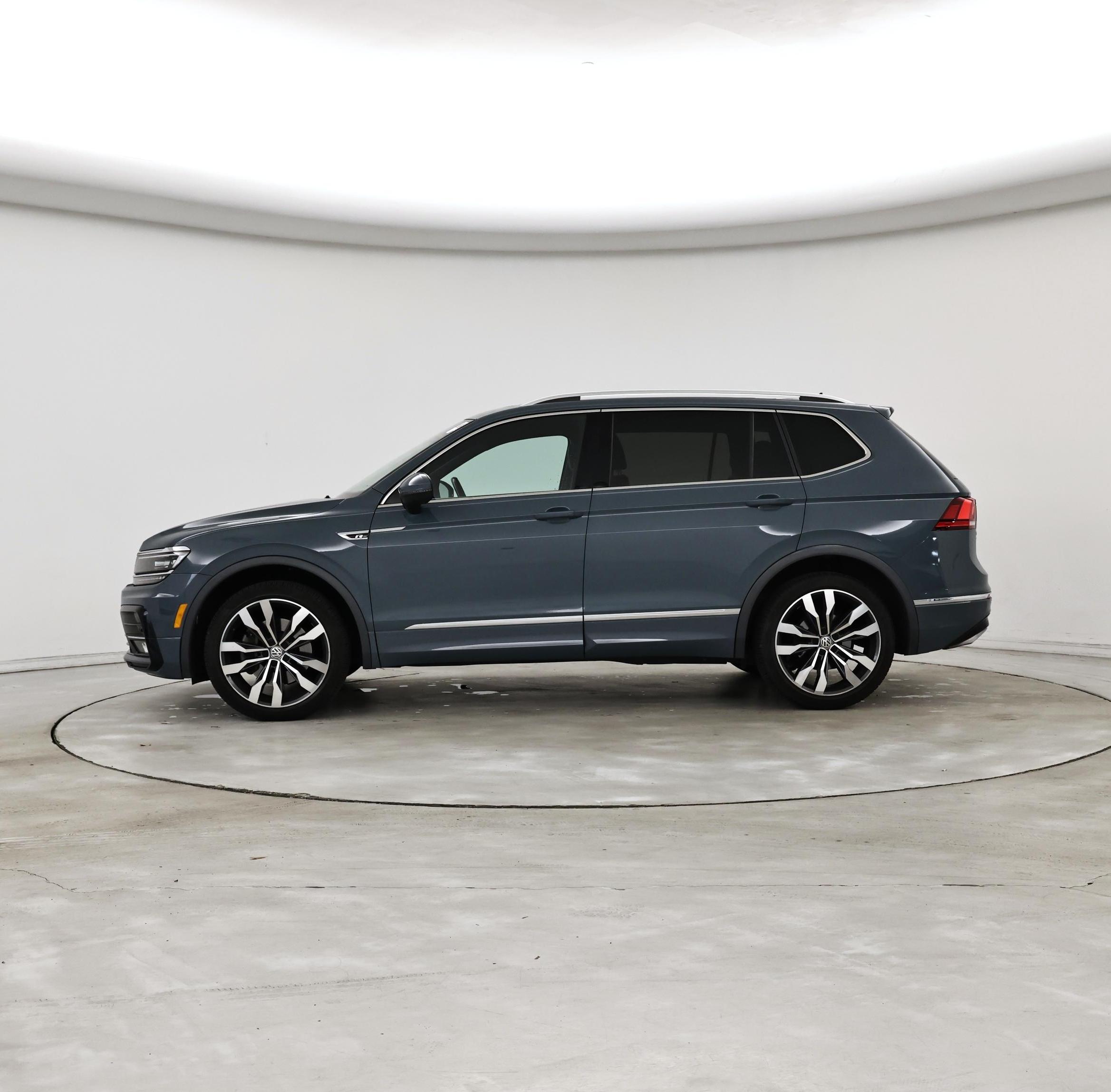 Thumbnail: 2020 Volkswagen Tiguan - 3