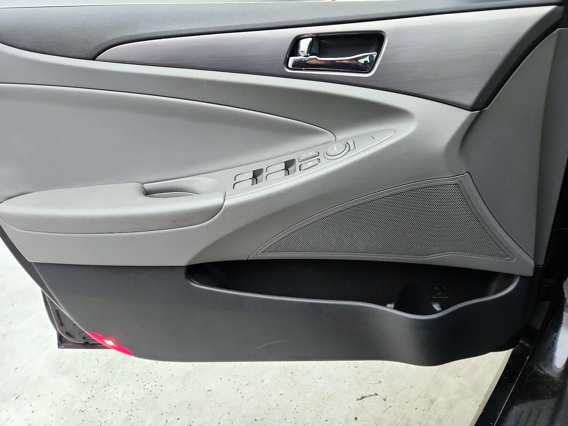 Thumbnail: 2015 Hyundai Sonata - 12