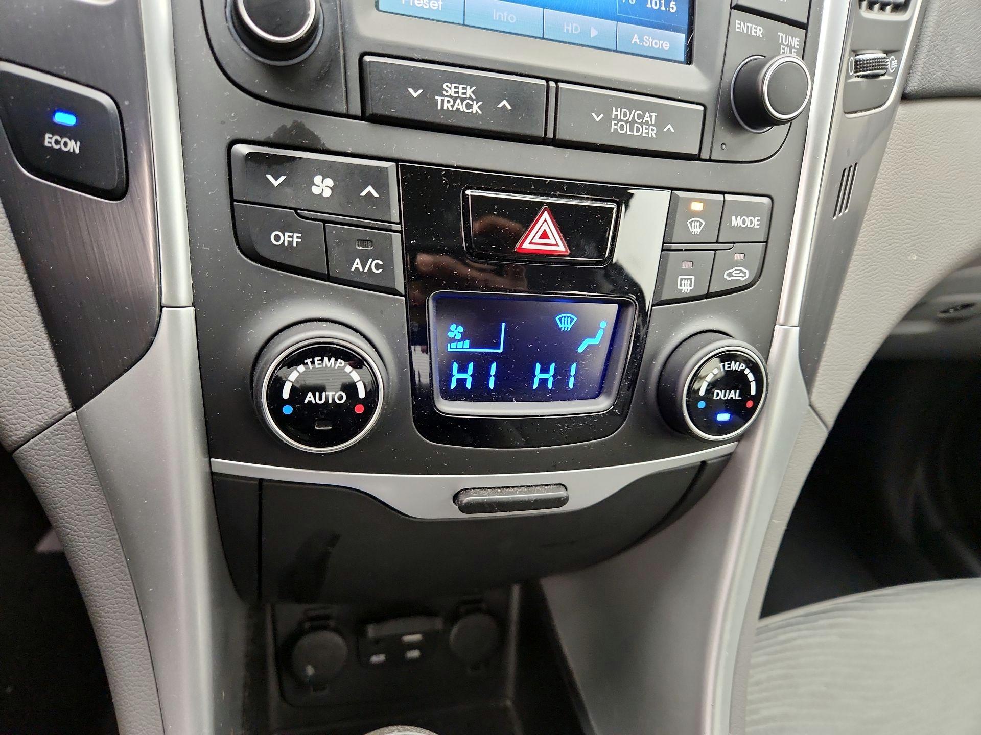 Thumbnail: 2015 Hyundai Sonata - 16