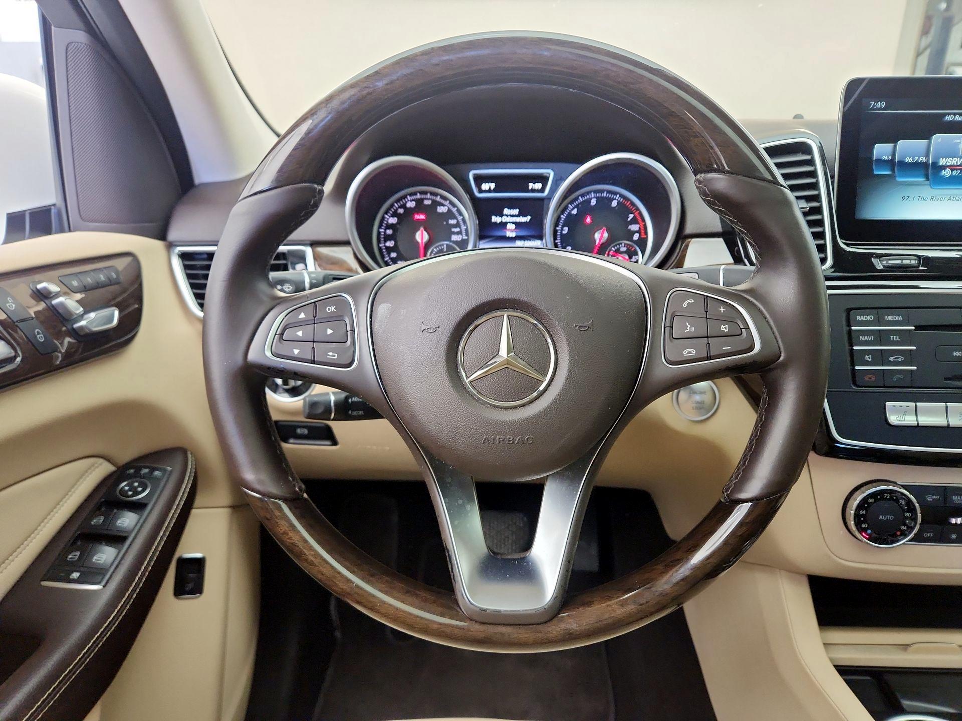 Thumbnail: 2016 Mercedes-Benz GLE - 10