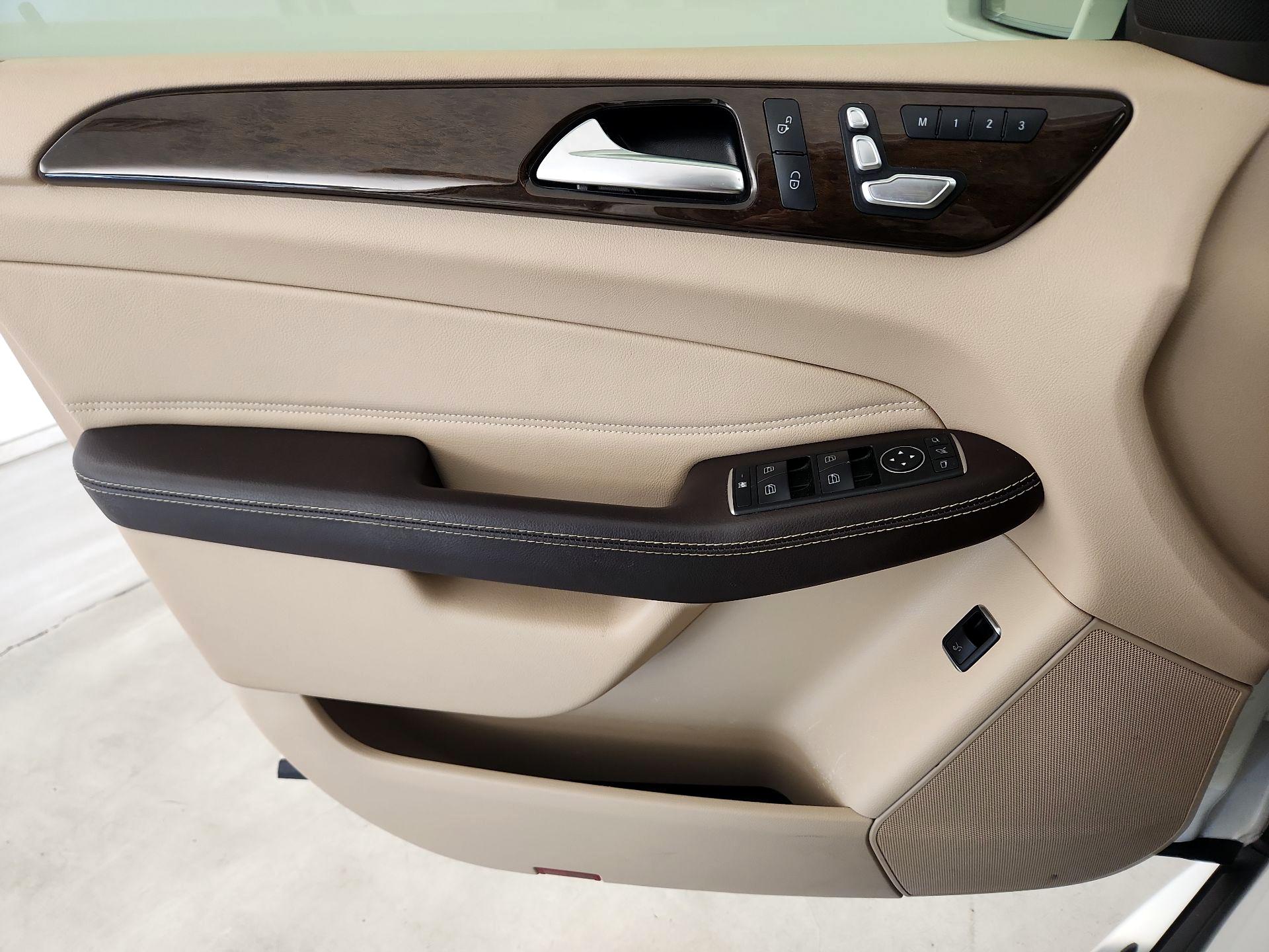 Thumbnail: 2016 Mercedes-Benz GLE - 12