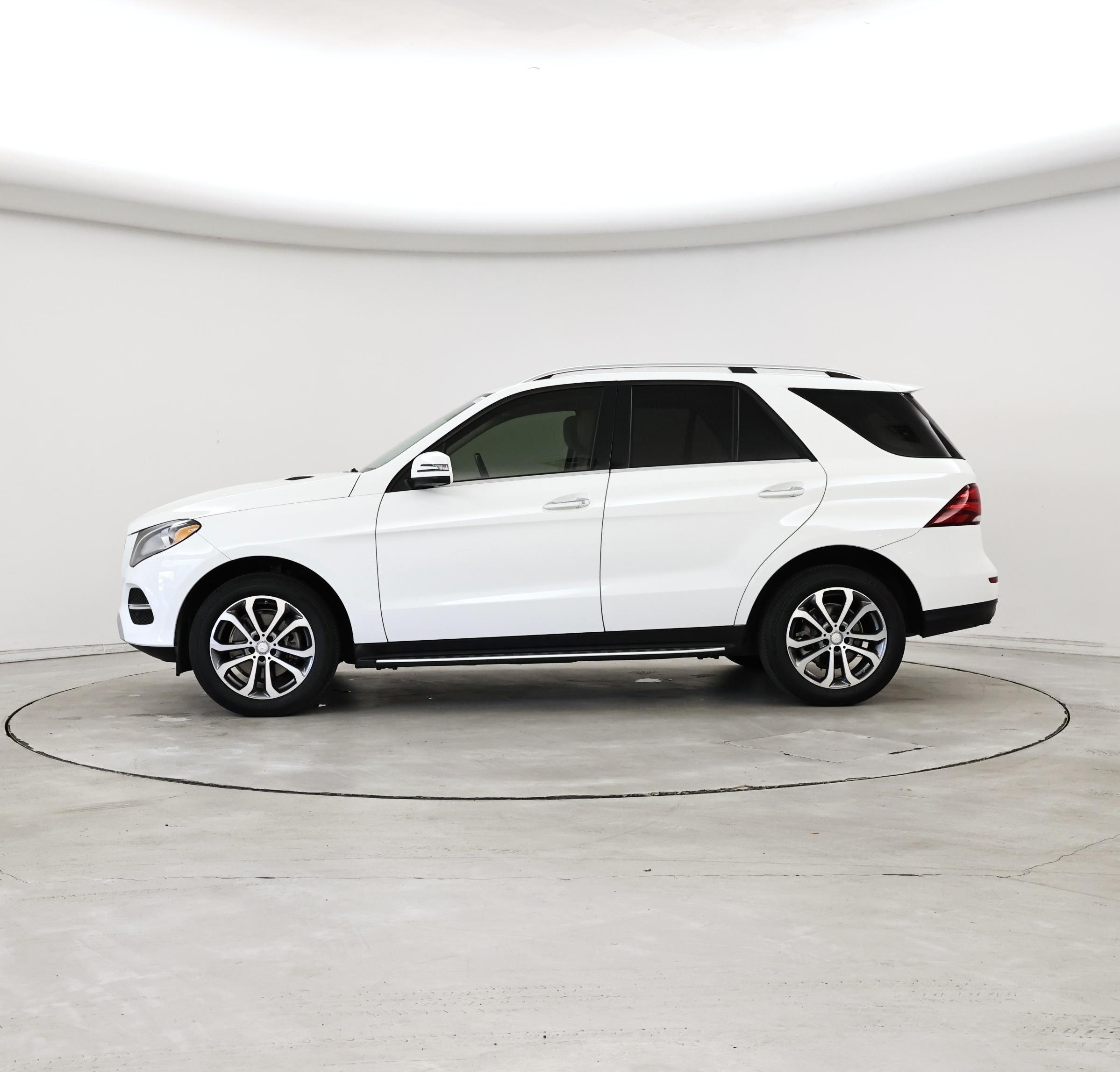 Thumbnail: 2016 Mercedes-Benz GLE - 3