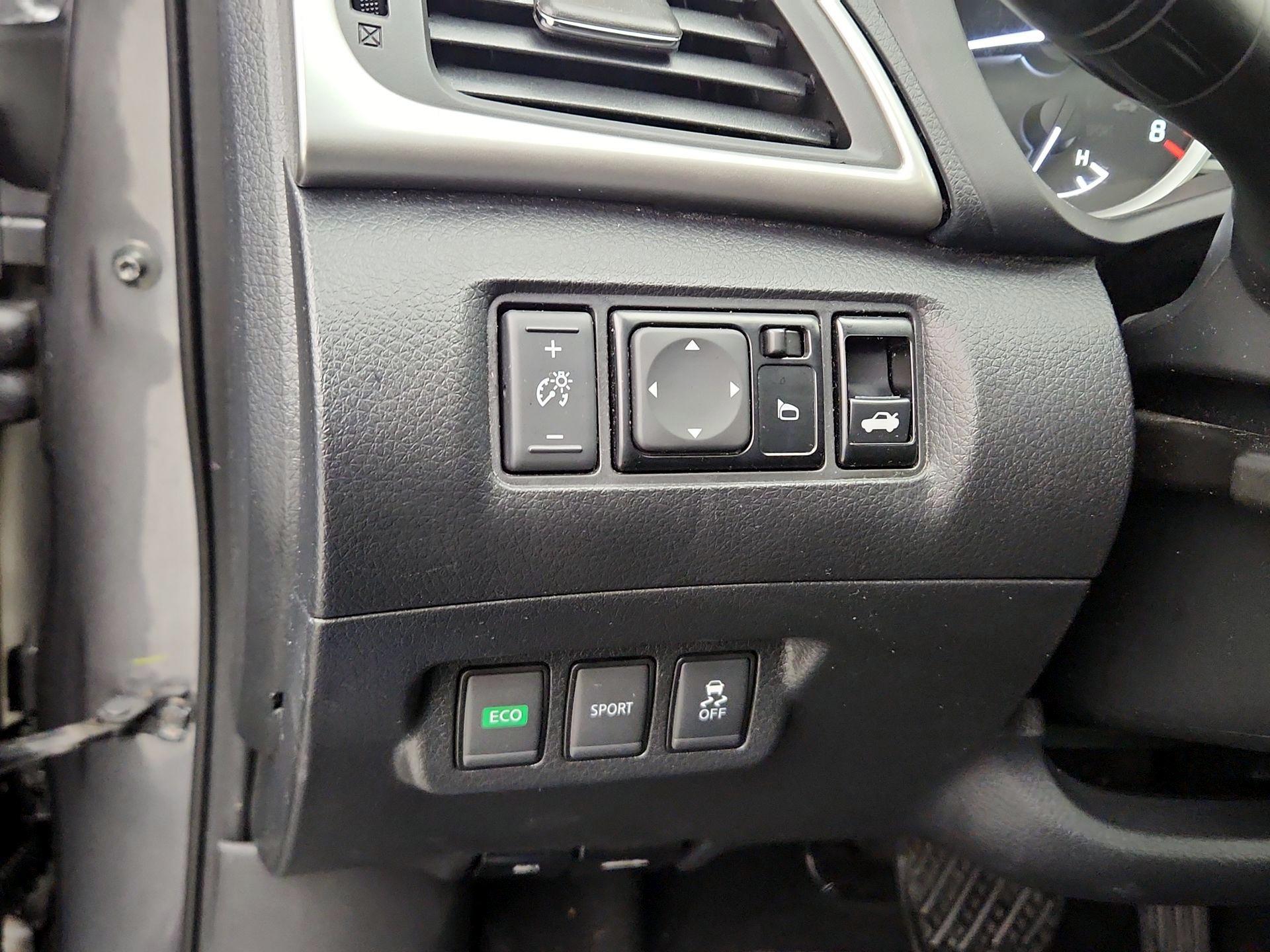 Thumbnail: 2018 Nissan Sentra - 13