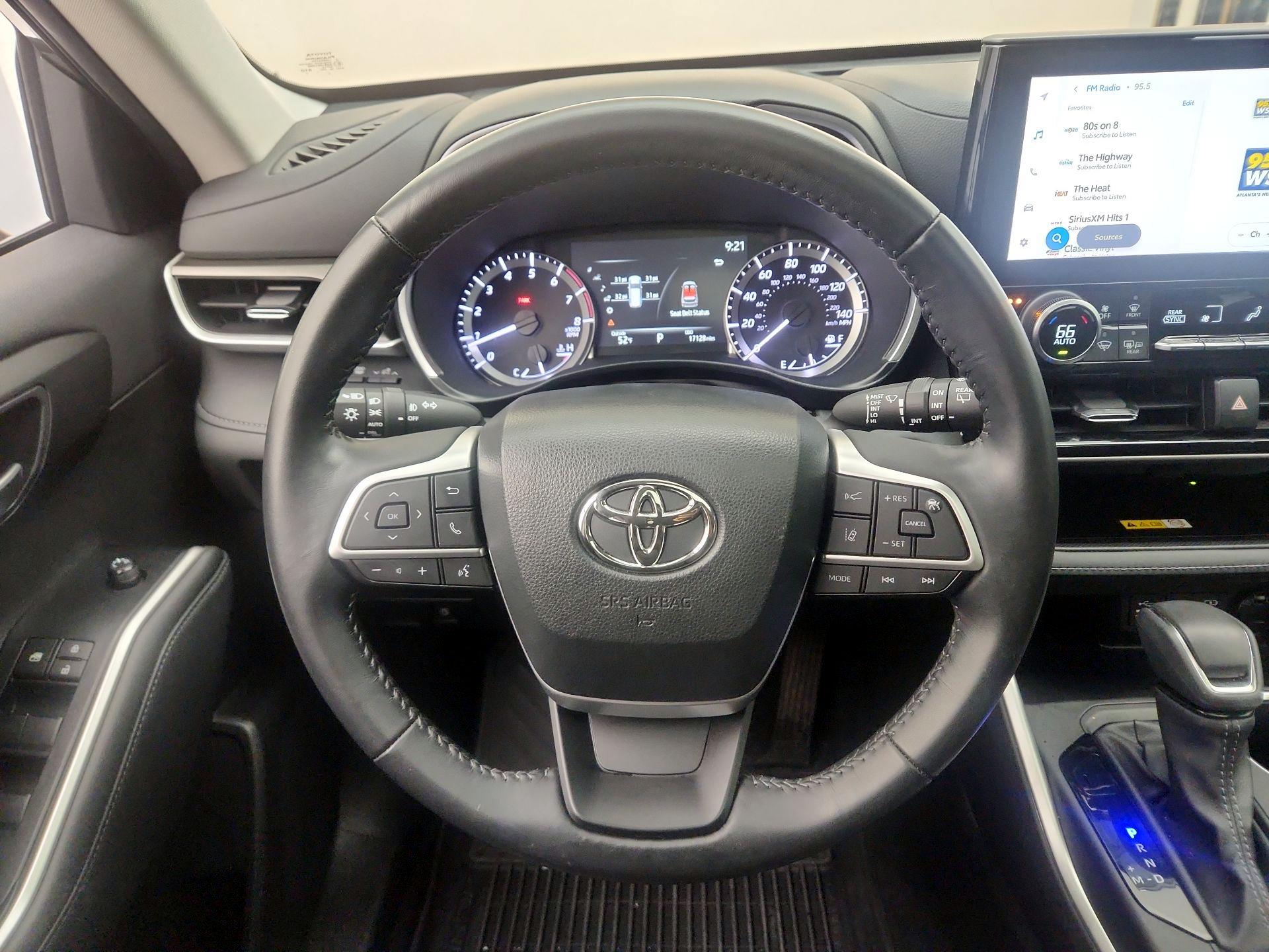 Thumbnail: 2023 Toyota Highlander - 10