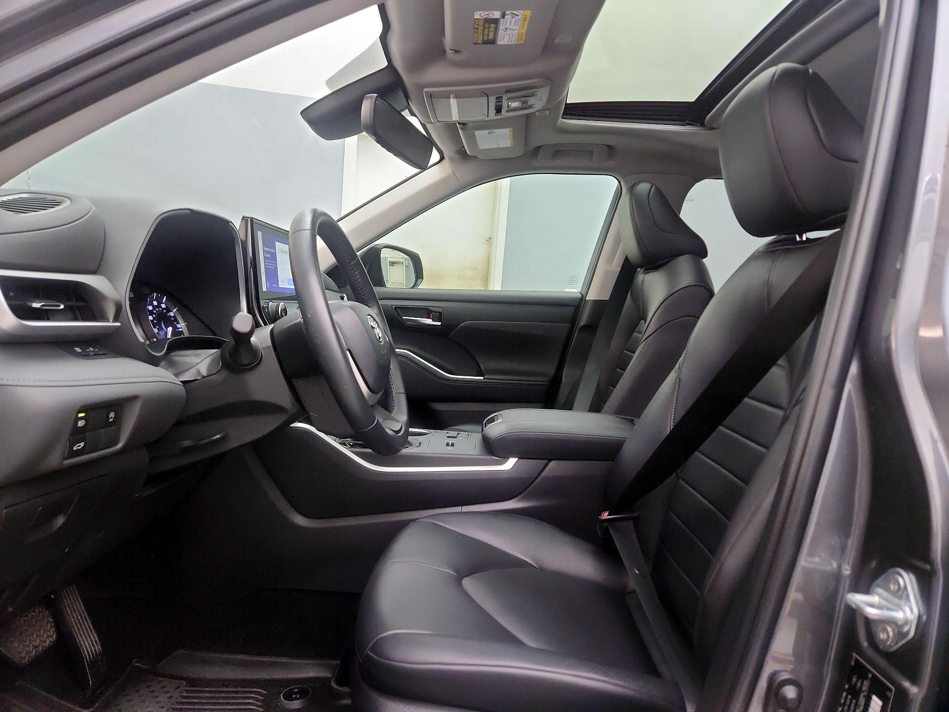 Thumbnail: 2023 Toyota Highlander - 11