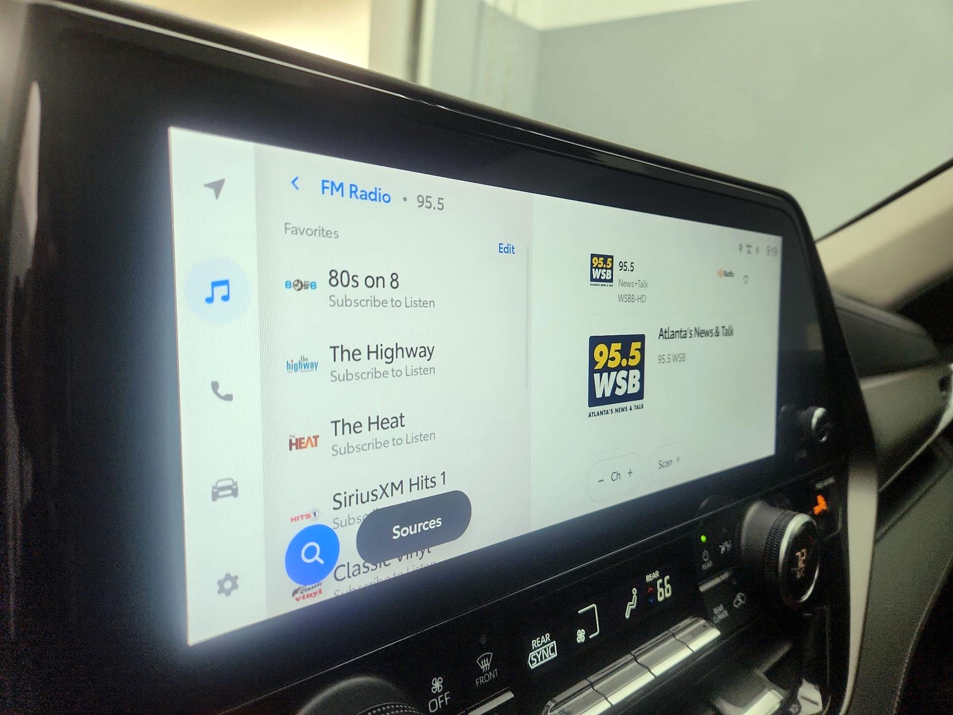 Thumbnail: 2023 Toyota Highlander - 15