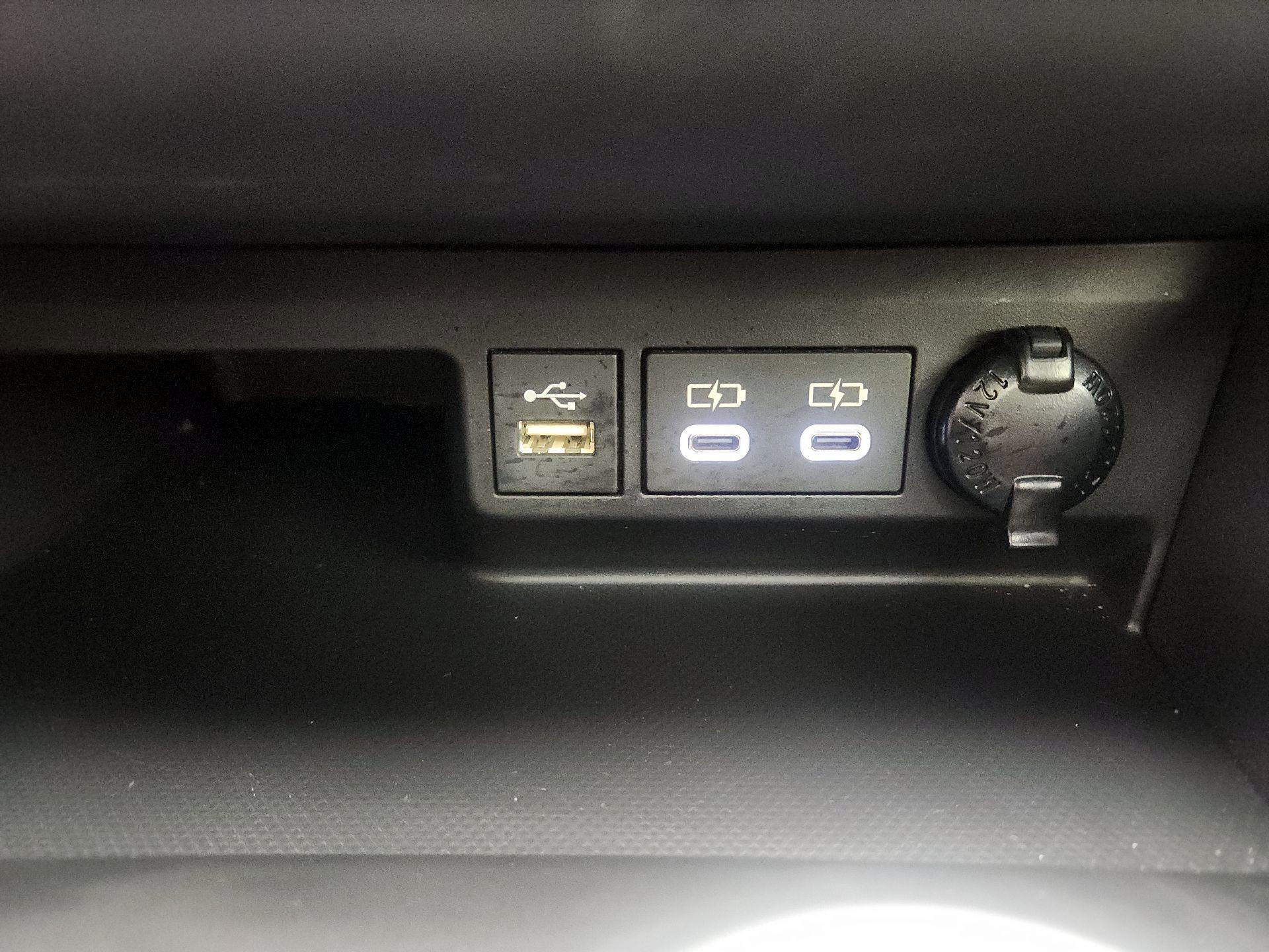 Thumbnail: 2023 Toyota Highlander - 18