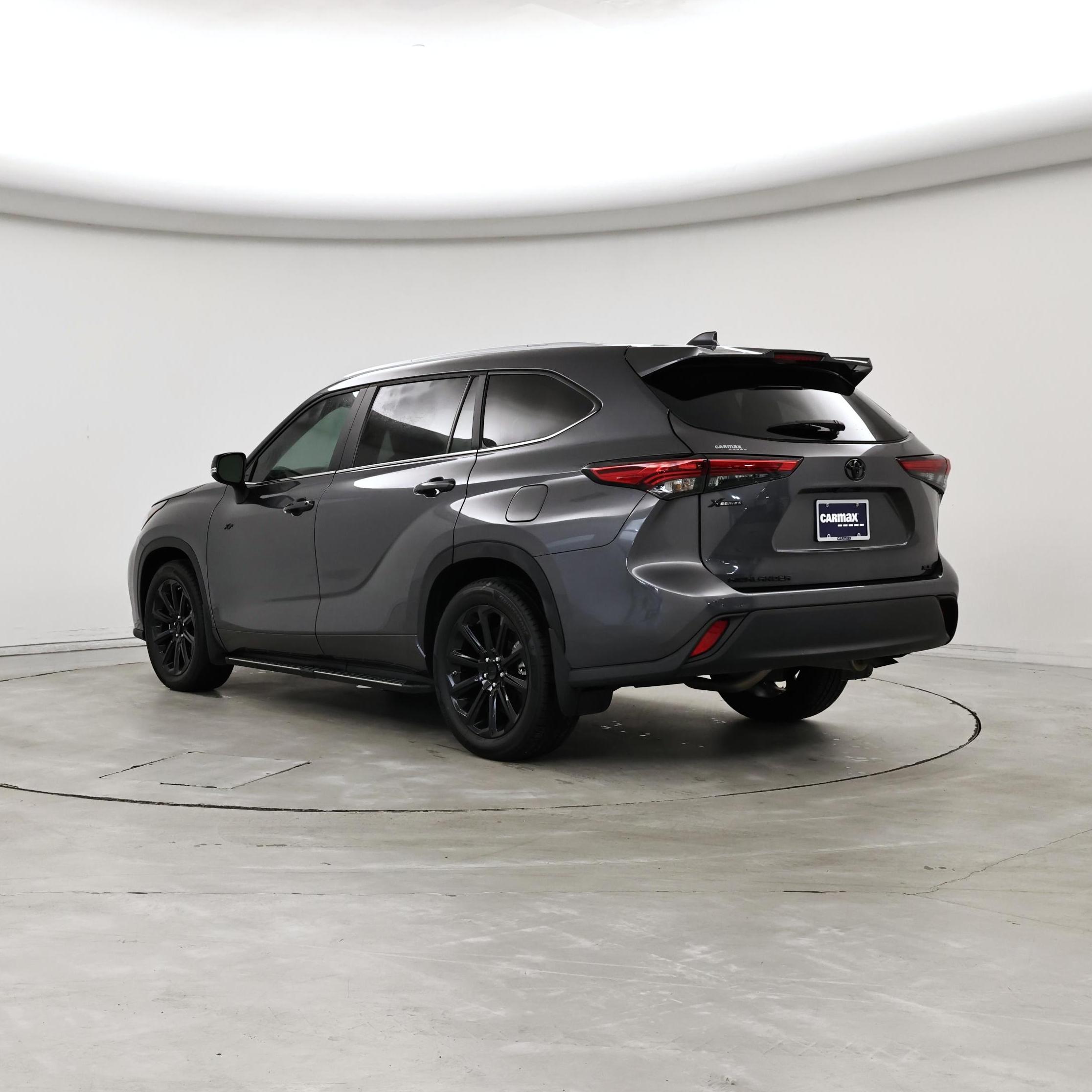 Thumbnail: 2023 Toyota Highlander - 2